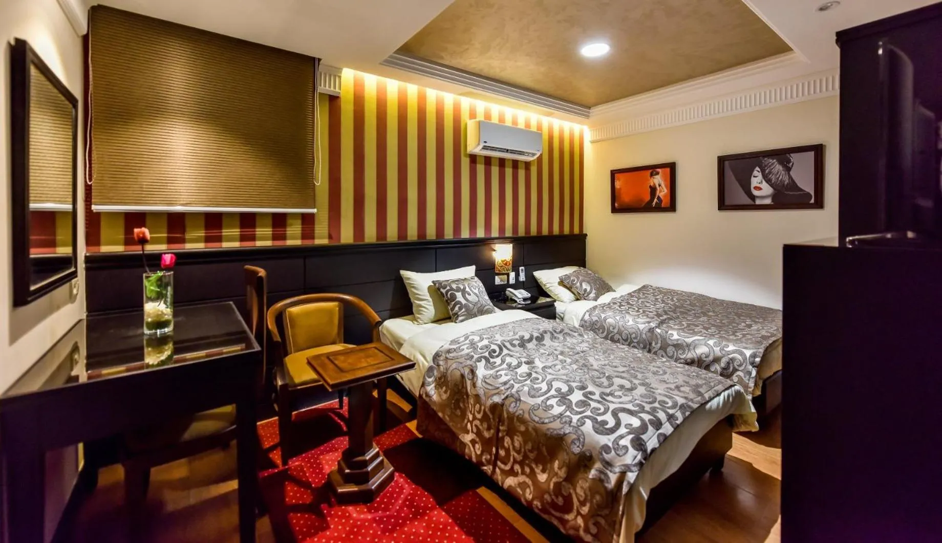 Photo of the whole room, Bed in Royal Day