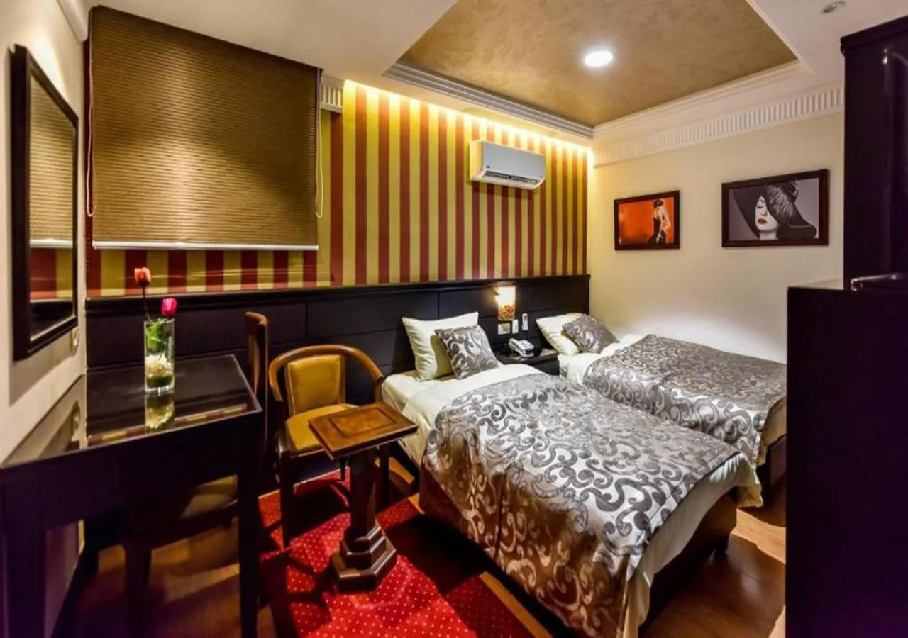 Photo of the whole room, Bed in Royal Day