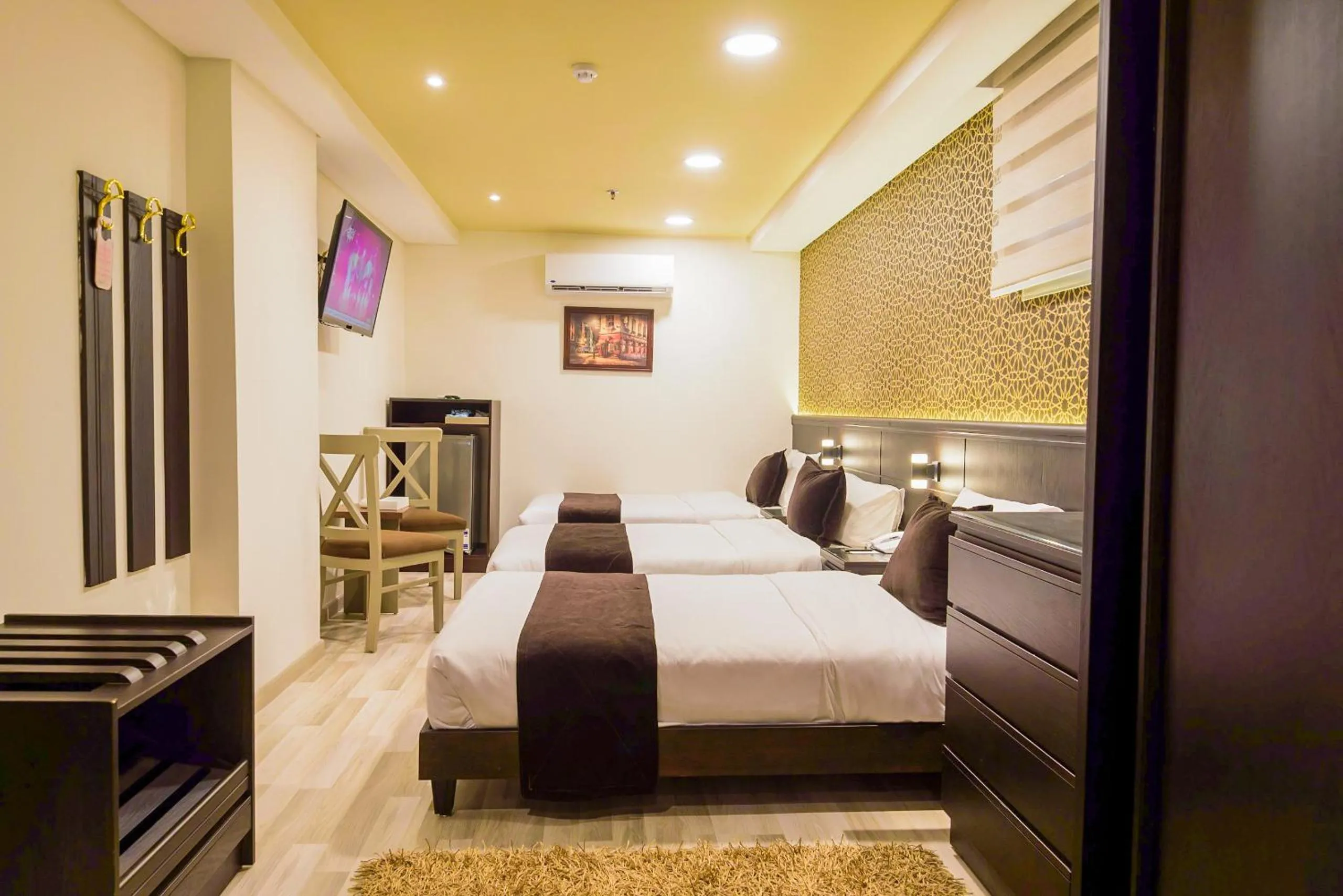 Bed in Royal Day