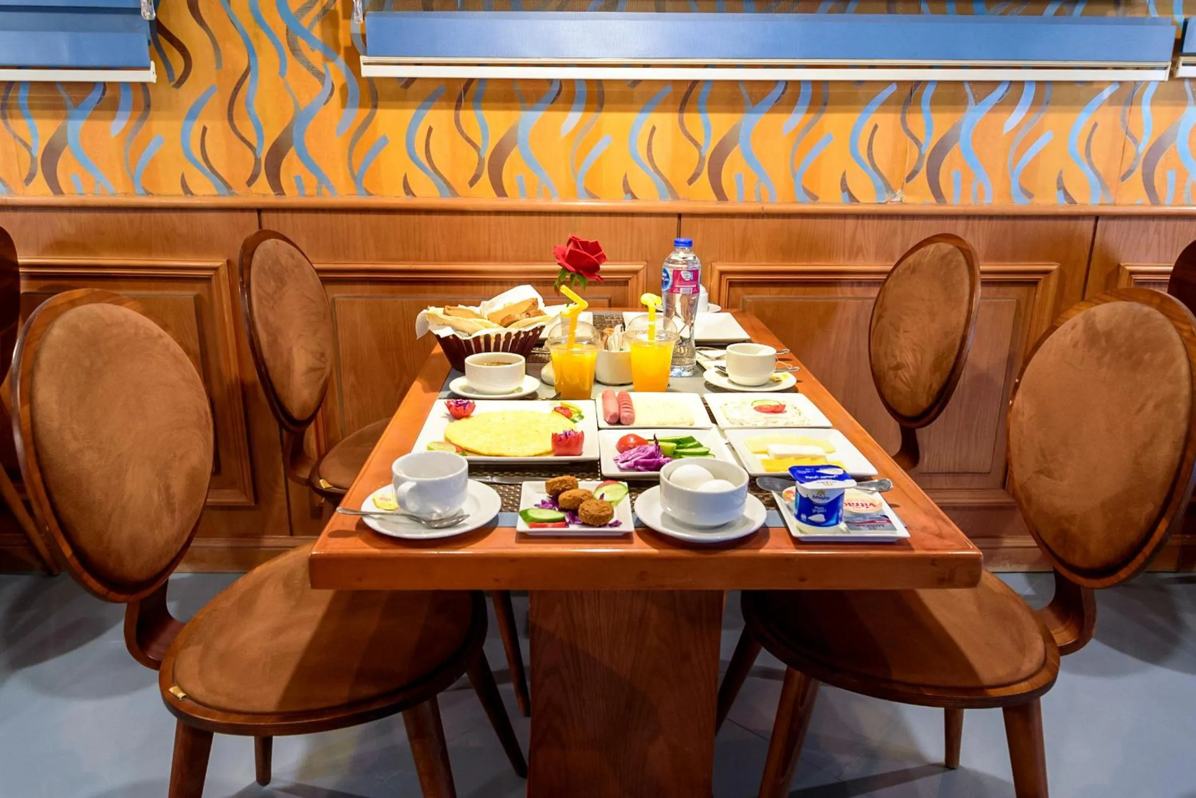 Restaurant/places to eat in Royal Day
