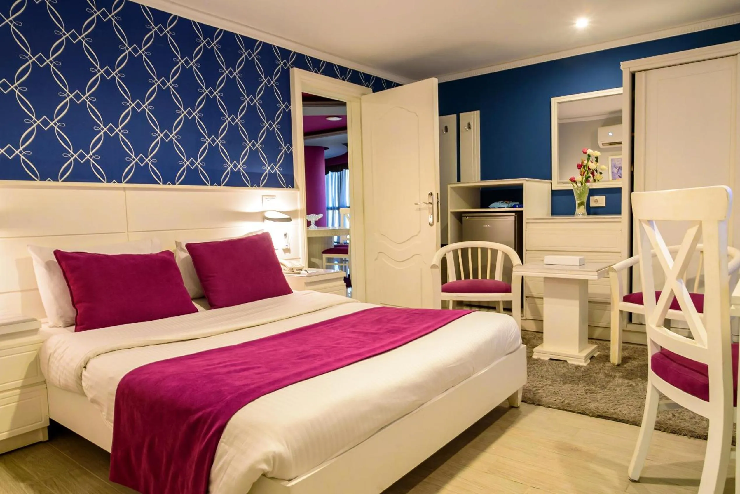 Bed in Royal Day