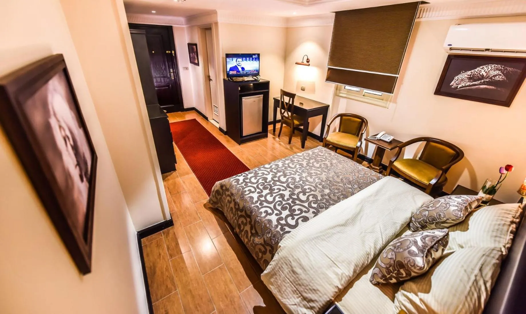 Photo of the whole room, Bed in Royal Day