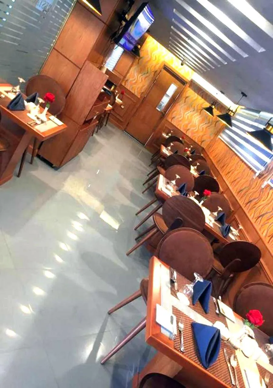 Restaurant/places to eat in Royal Day
