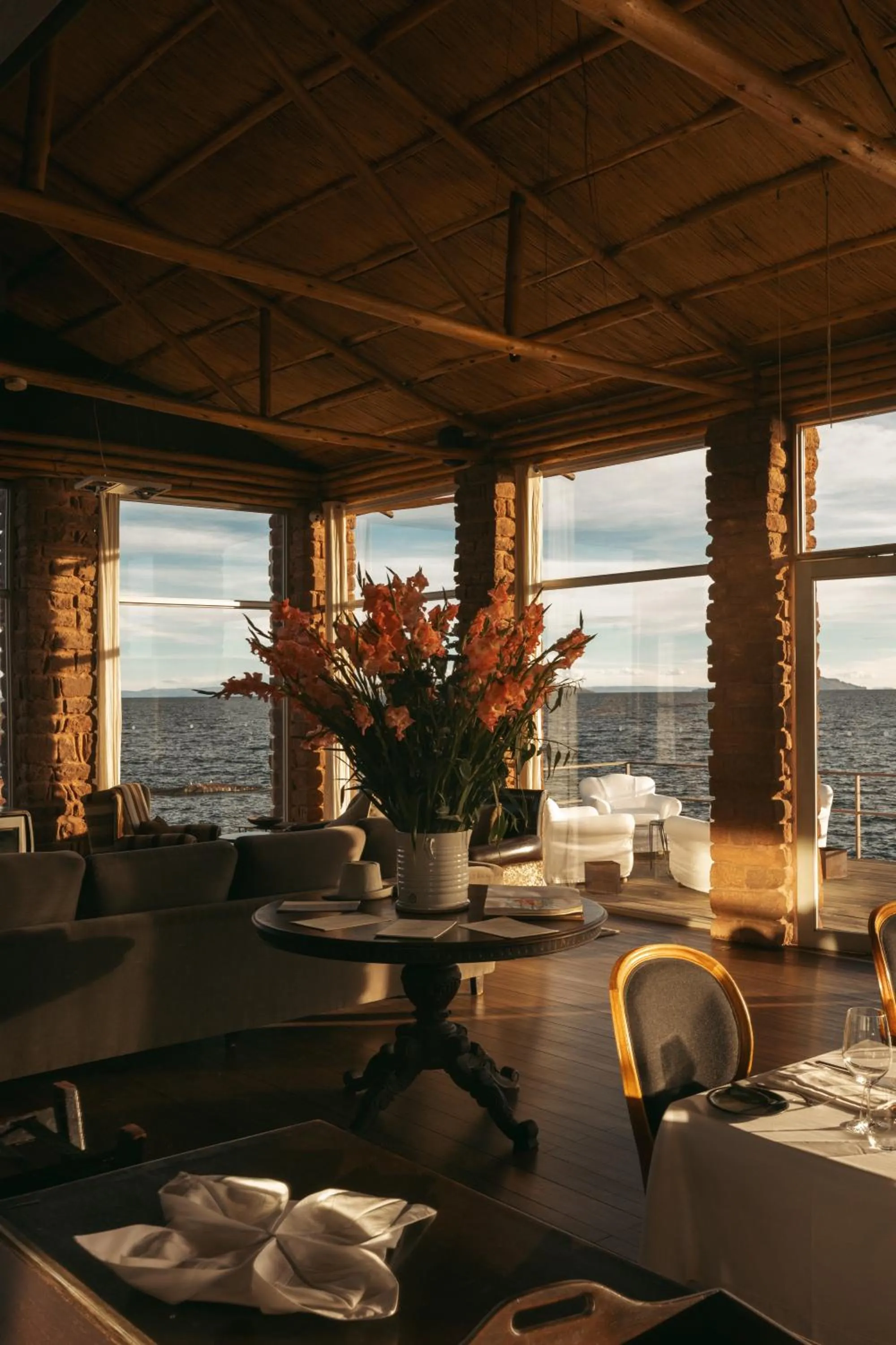 Living room in Titilaka by Andean