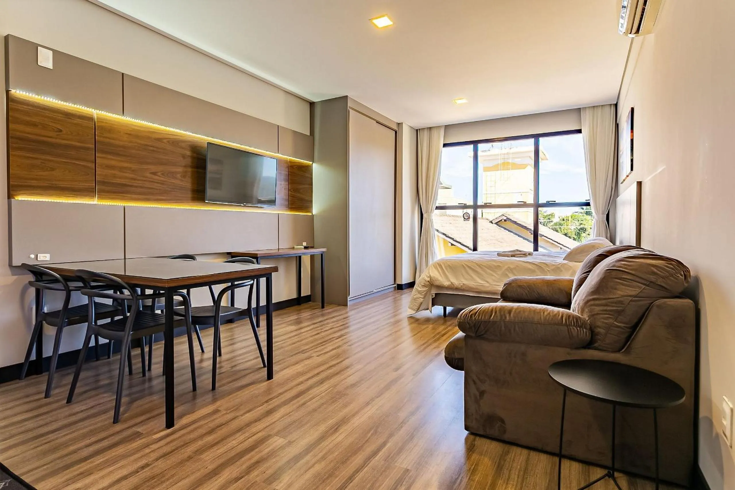 Studio in condominium with pool 700m beach STI210