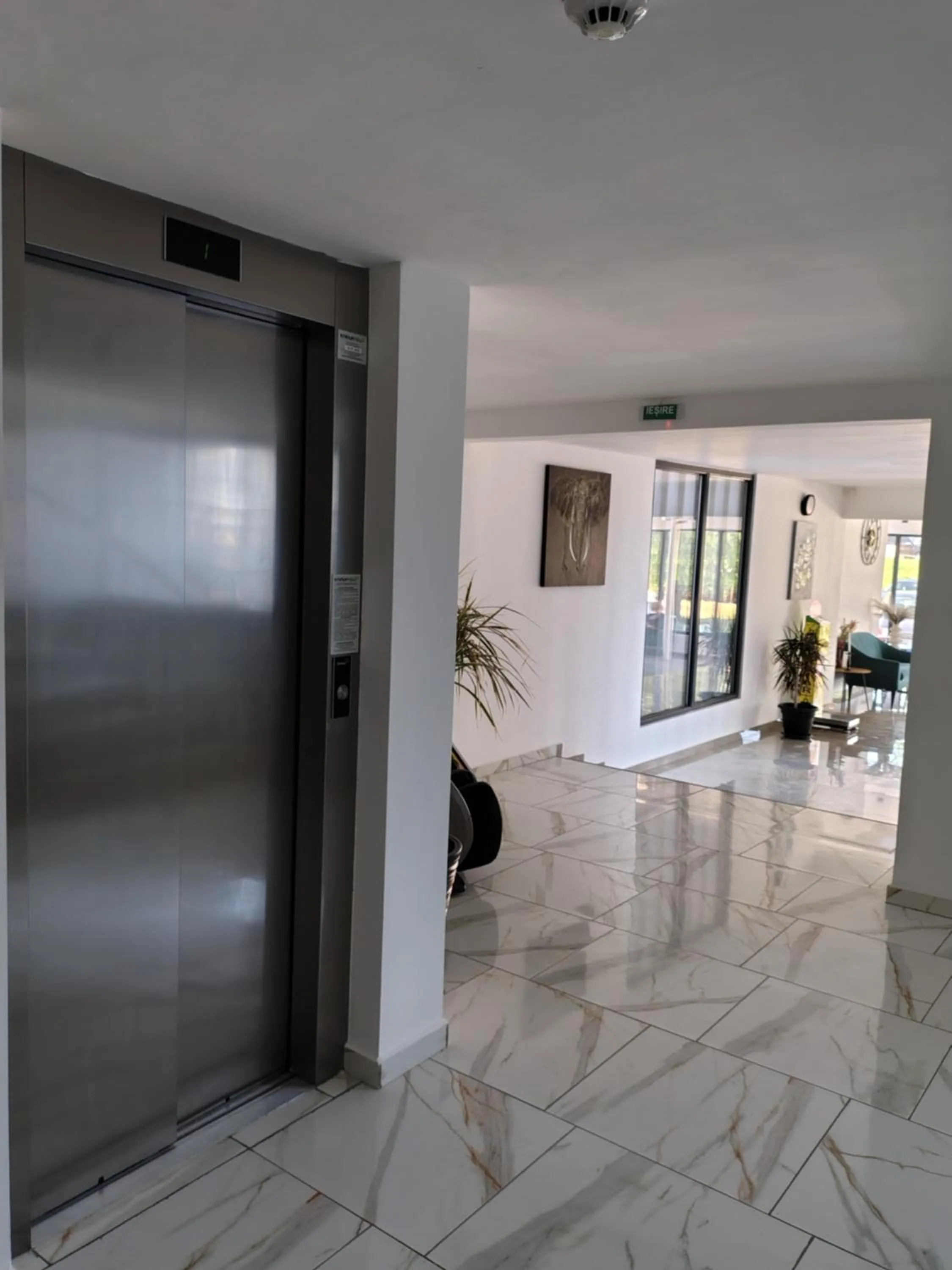 elevator in Hotel Gloria
