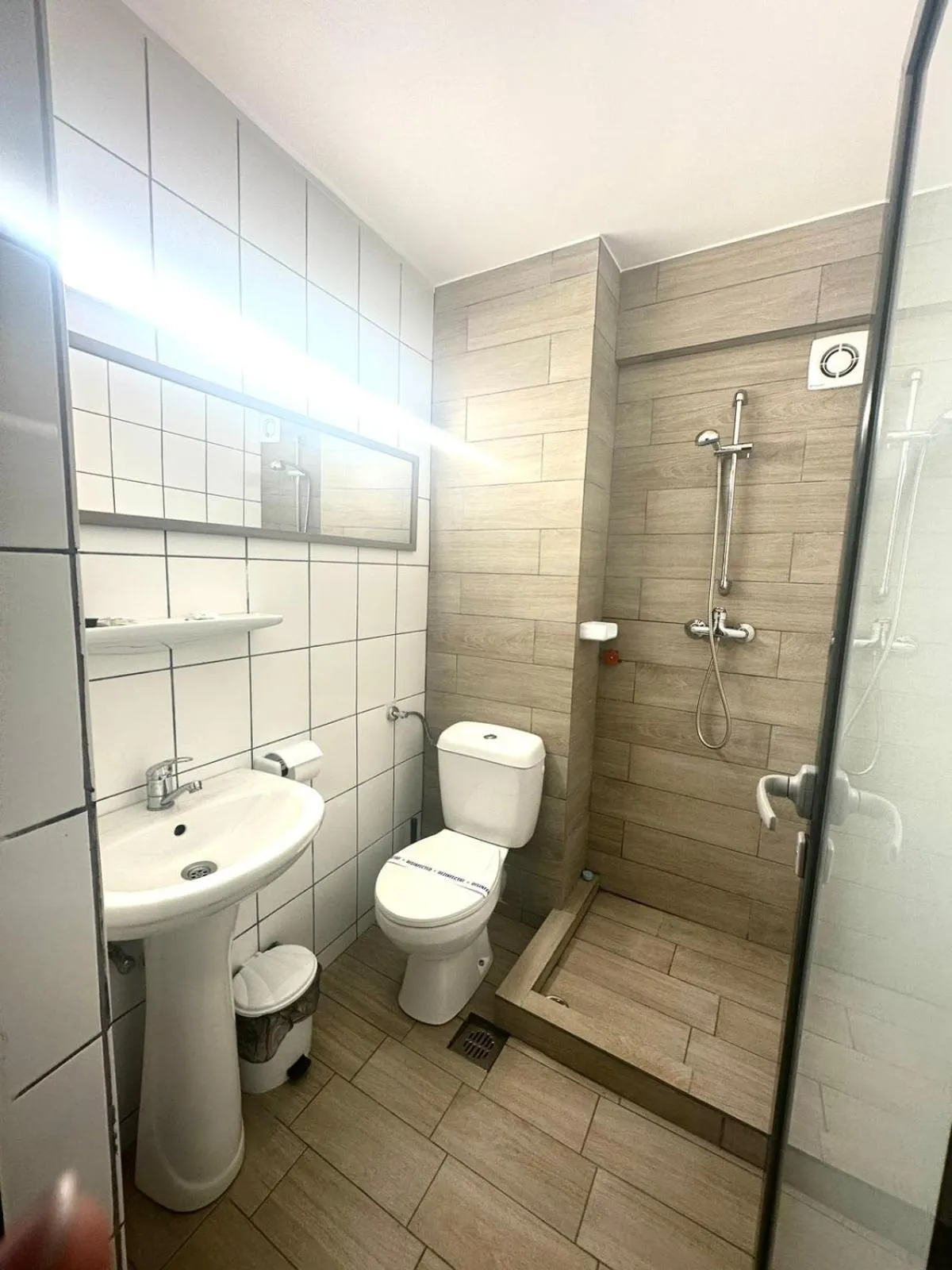 Shower in Hotel Gloria