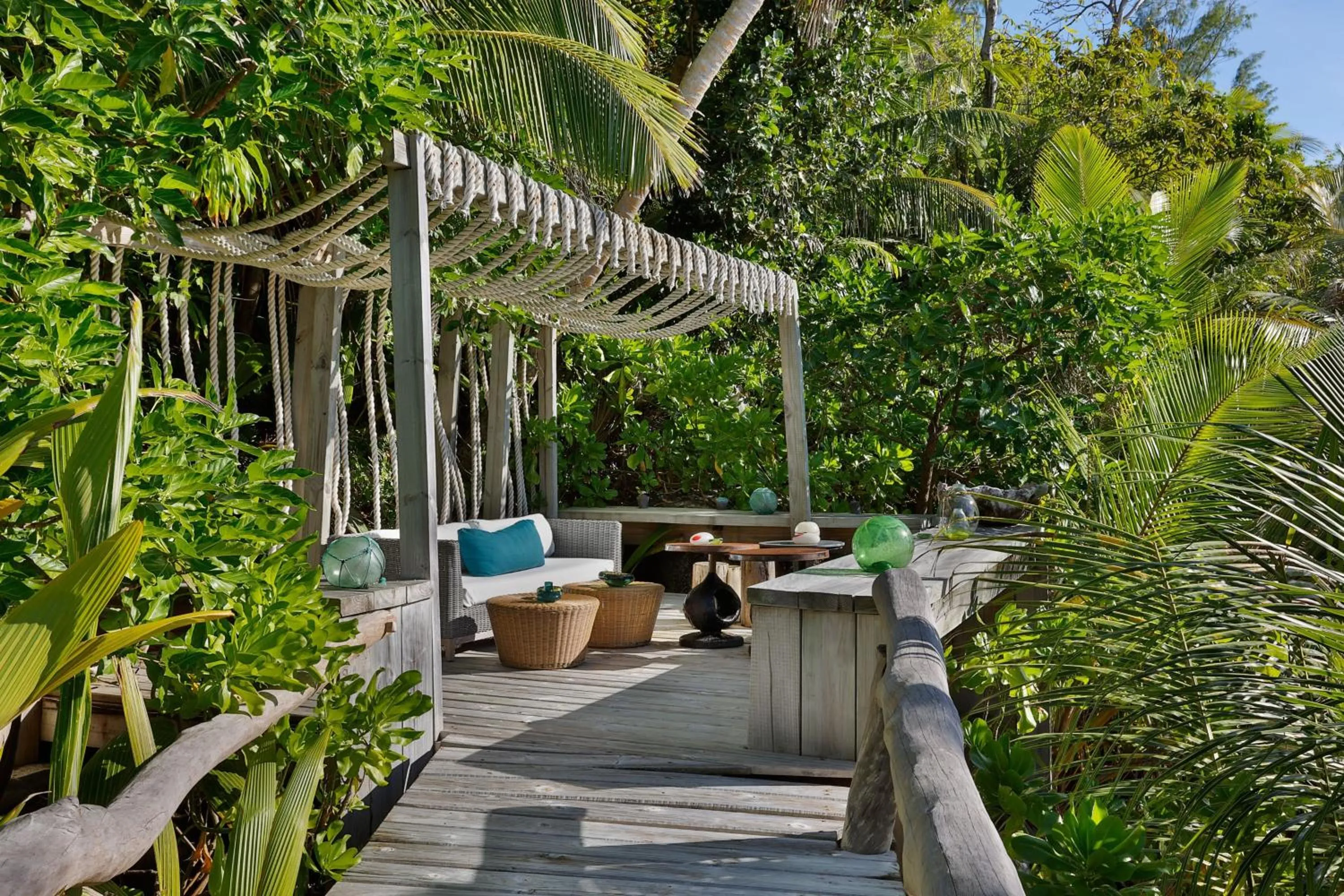 Lounge or bar in North Island, a Luxury Collection Resort, Seychelles