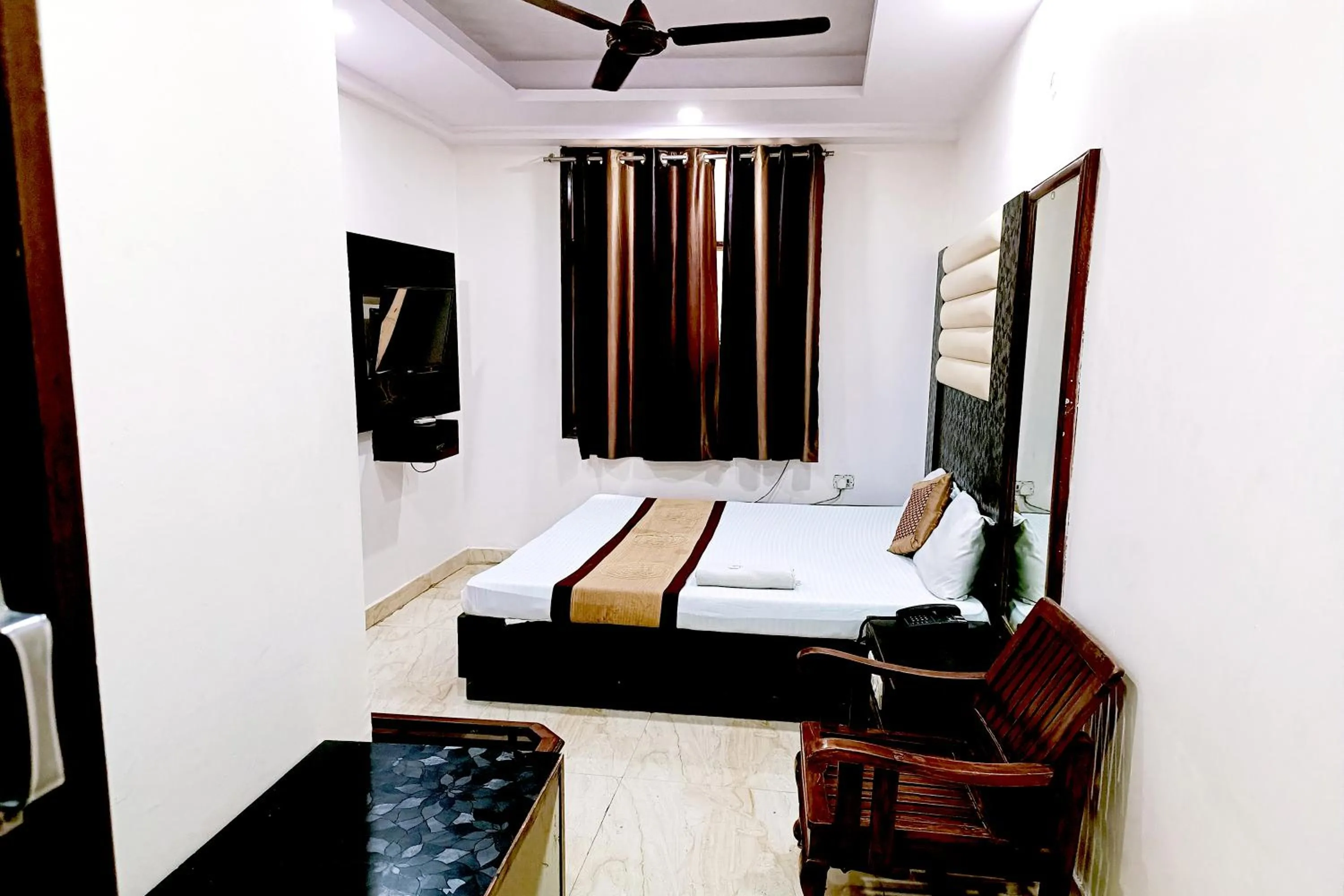 Bedroom, Bed in Hotel Crystal Deluxe at New Delhi Railway Station