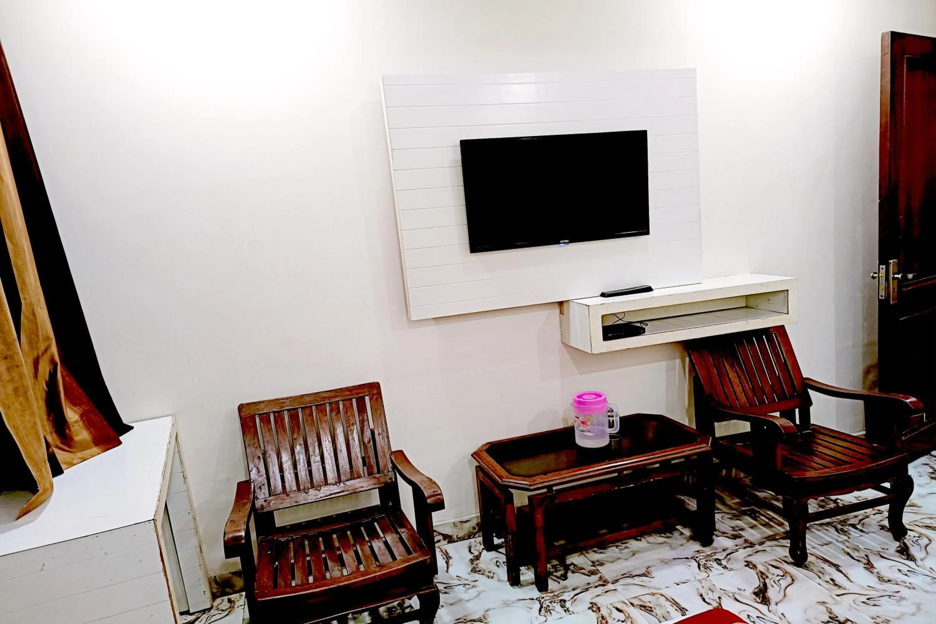 TV and multimedia in Hotel Crystal Deluxe at New Delhi Railway Station