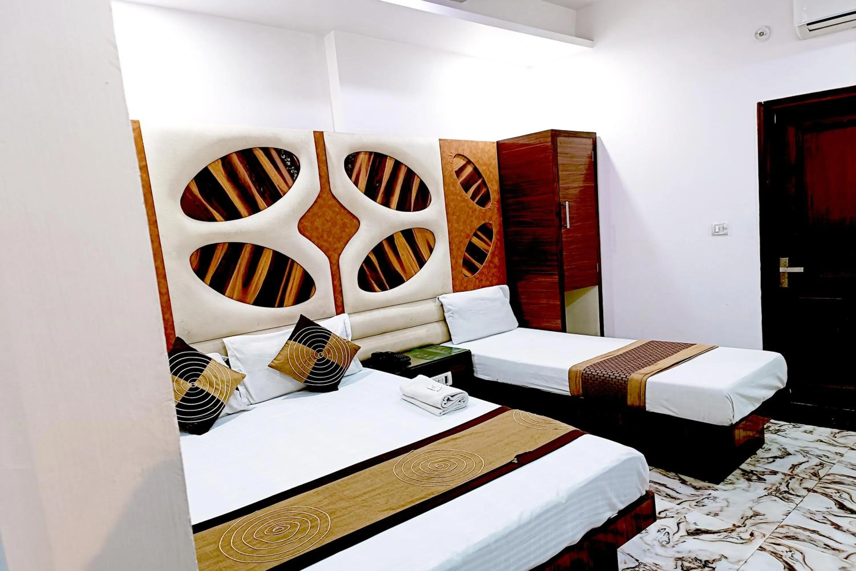 Bedroom, Bed in Hotel Crystal Deluxe at New Delhi Railway Station