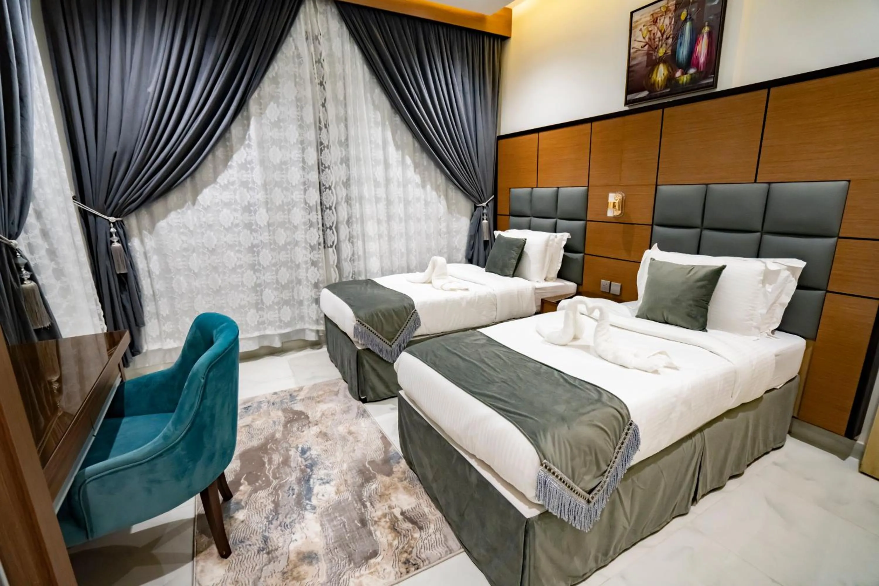 Photo of the whole room, Bed in 5season