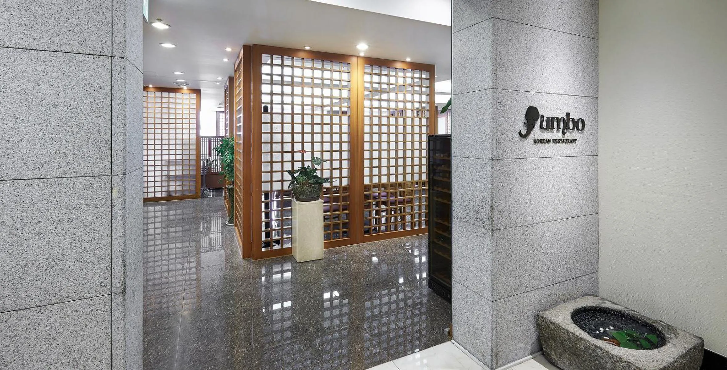 Restaurant/places to eat in Hotel President