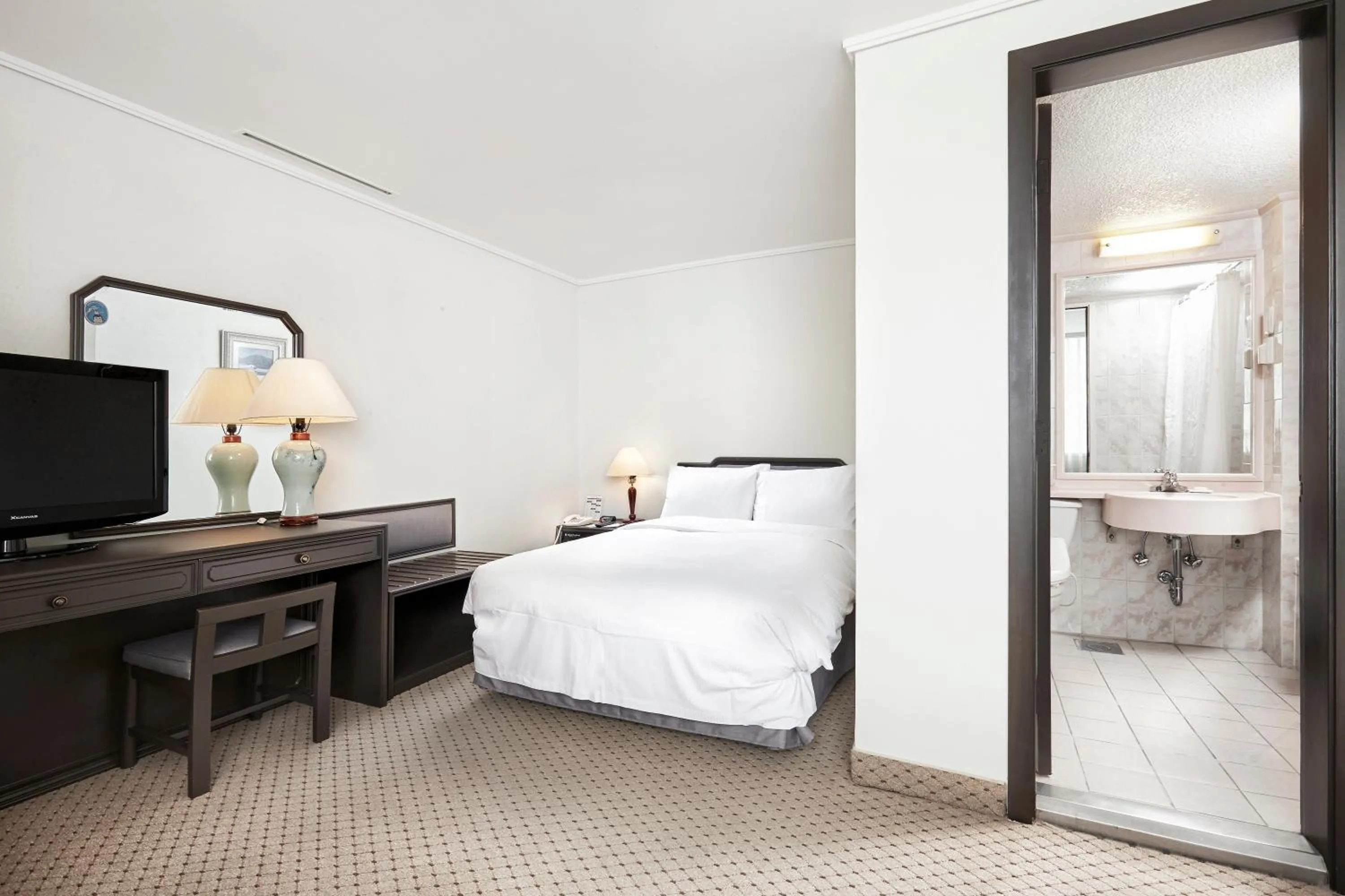 cot, Bed in Hotel President