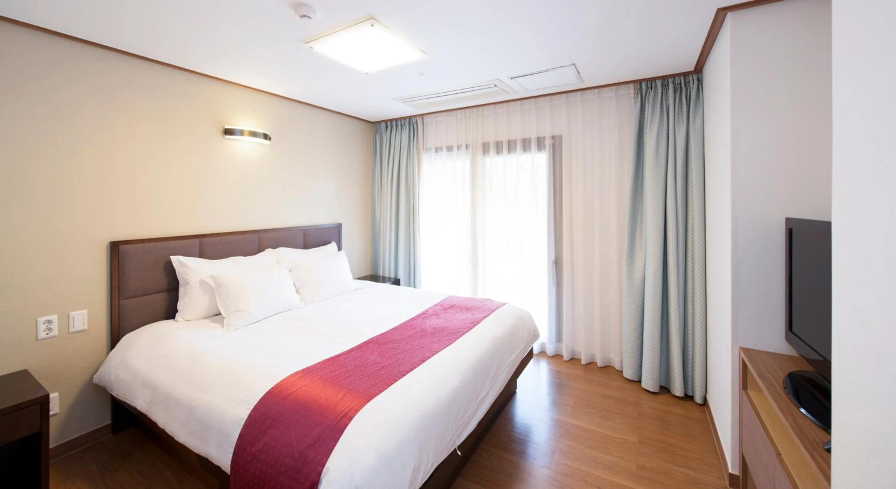 Photo of the whole room, Bed in Holiday Inn & Suites Alpensia Pyeongchang Suites by IHG