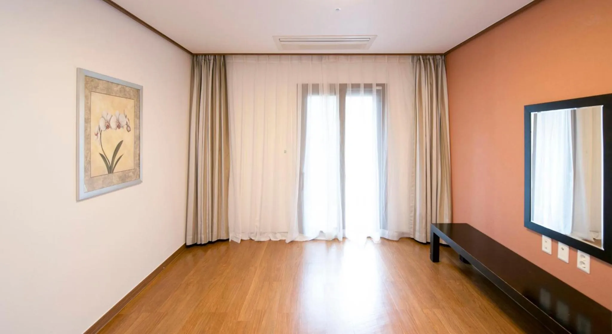 Photo of the whole room in Holiday Inn & Suites Alpensia Pyeongchang Suites by IHG