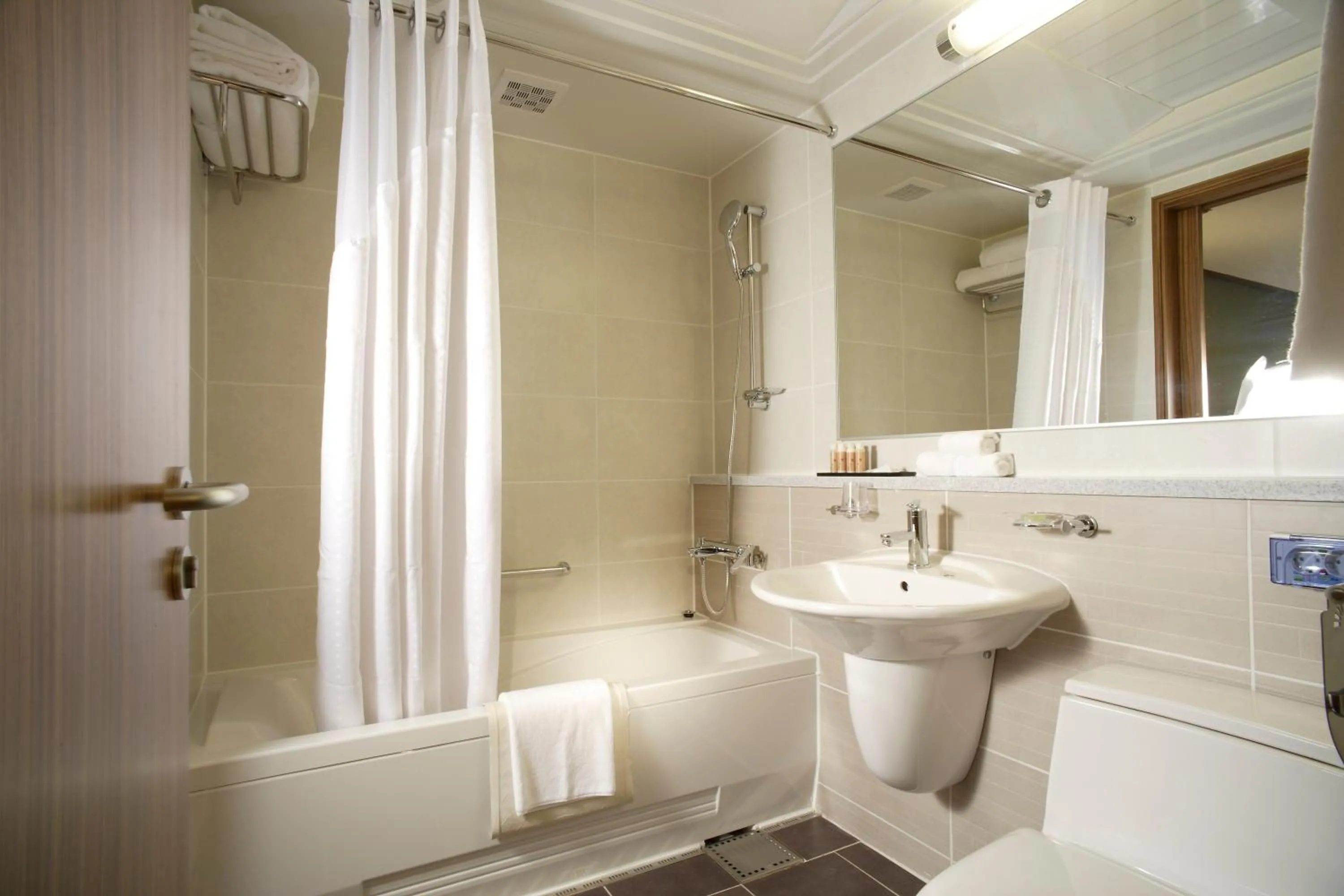 Bathroom in Holiday Inn & Suites Alpensia Pyeongchang Suites by IHG