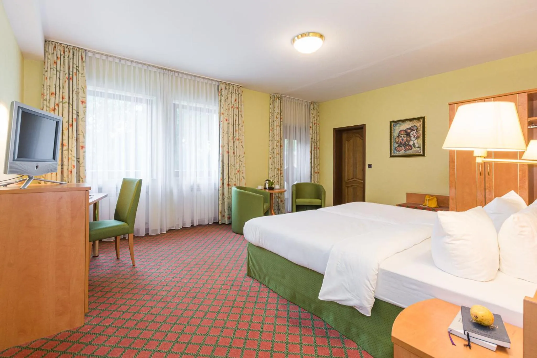 Photo of the whole room, Bed in Lohmann's Kapeller Hof