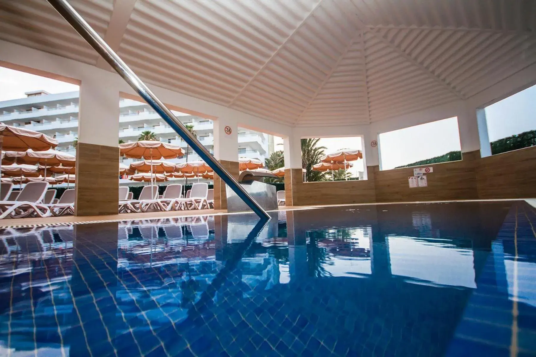 Swimming pool in Servatur Waikiki Swimming pool in Servatur Waikiki