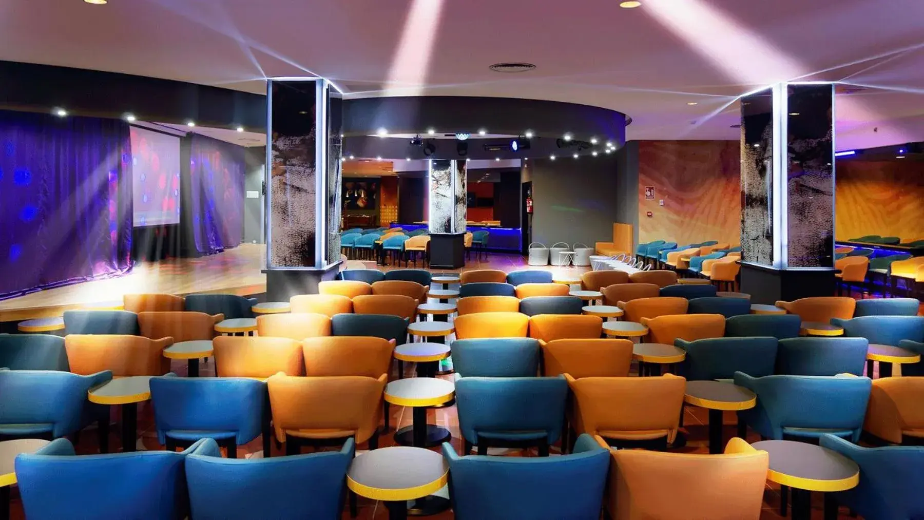 Lounge or bar in Servatur Waikiki Lounge or bar in Servatur Waikiki