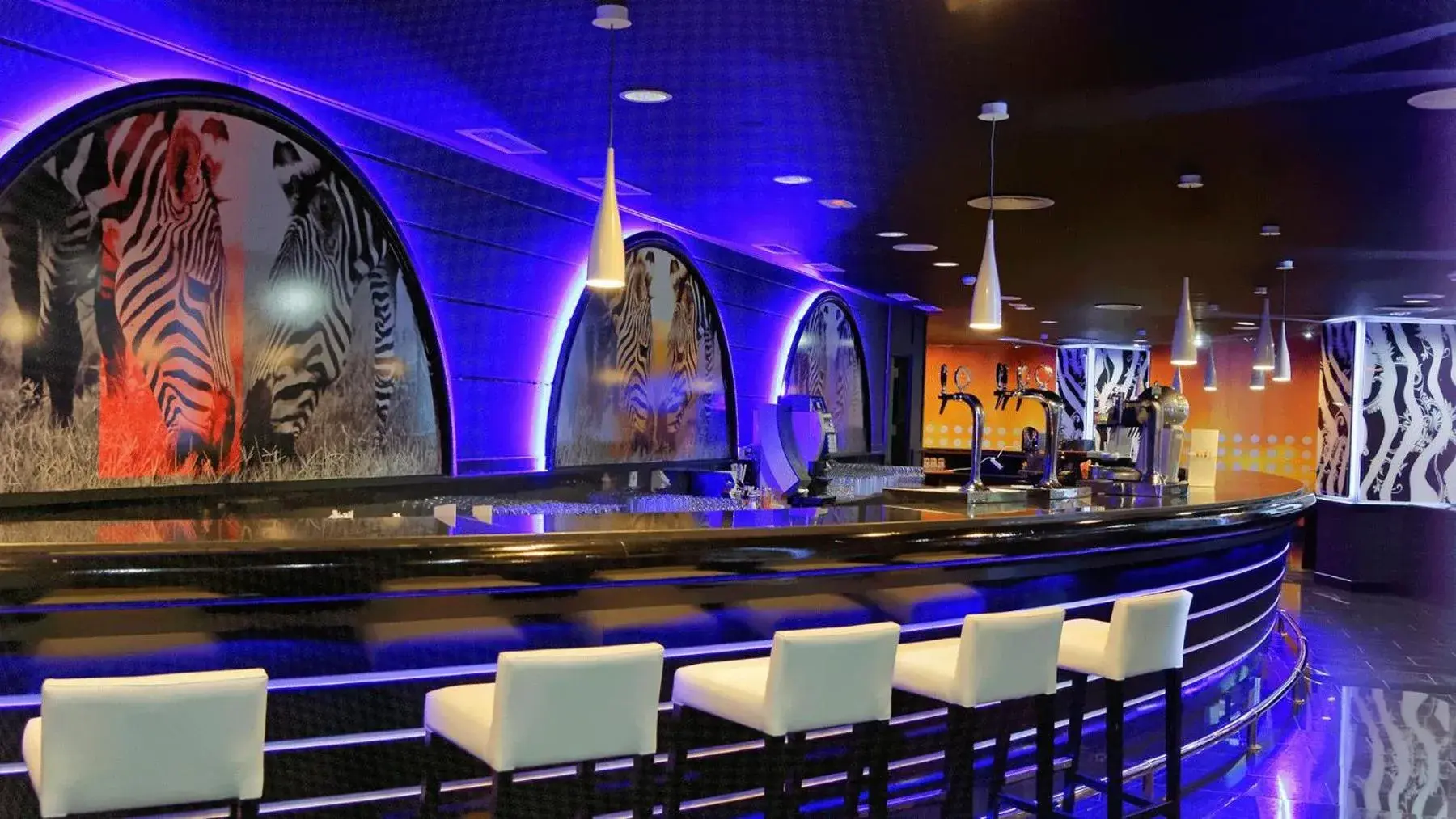 Lounge or bar in Servatur Waikiki Lounge or bar in Servatur Waikiki