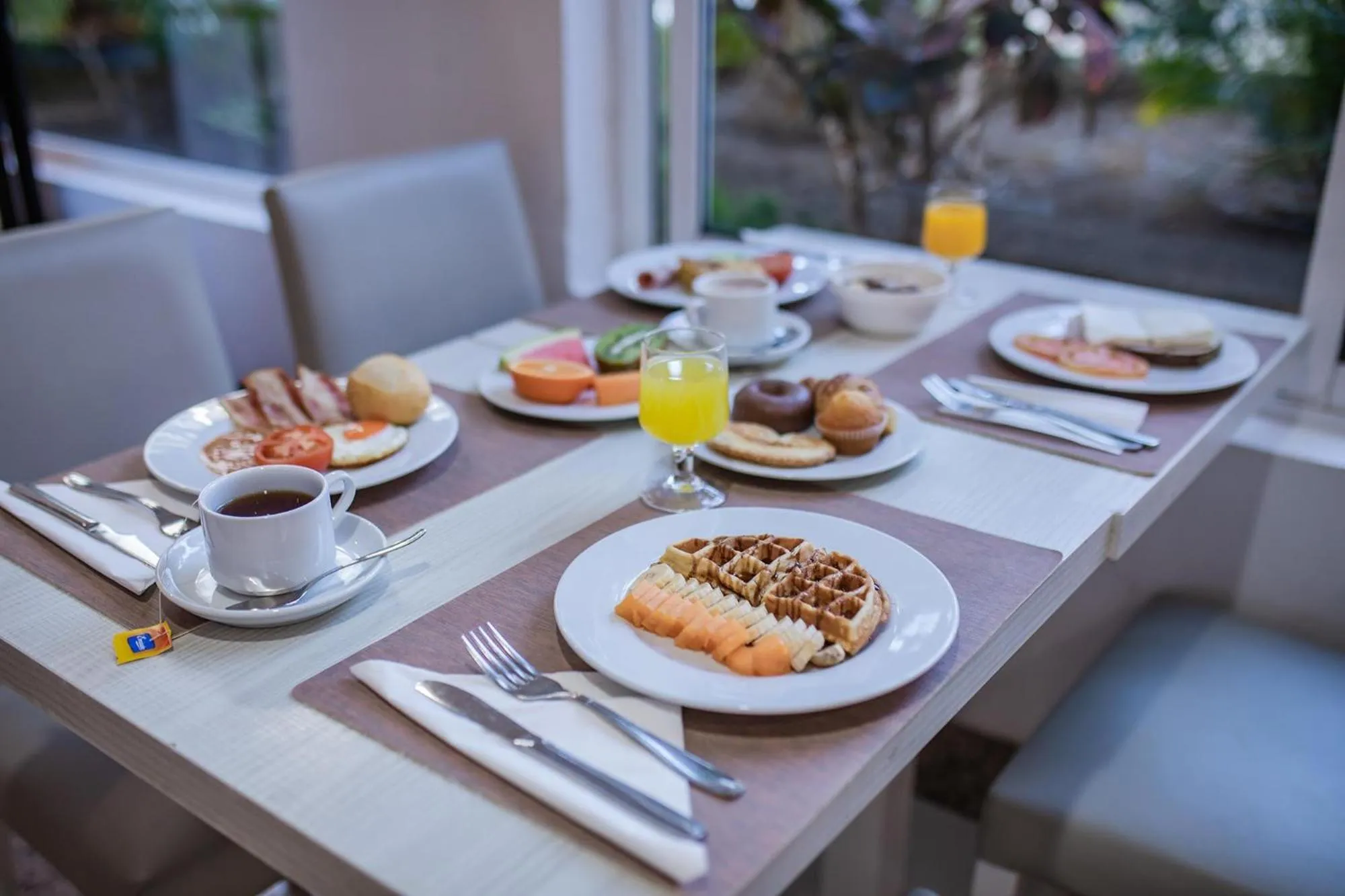 Restaurant/places to eat in Servatur Waikiki