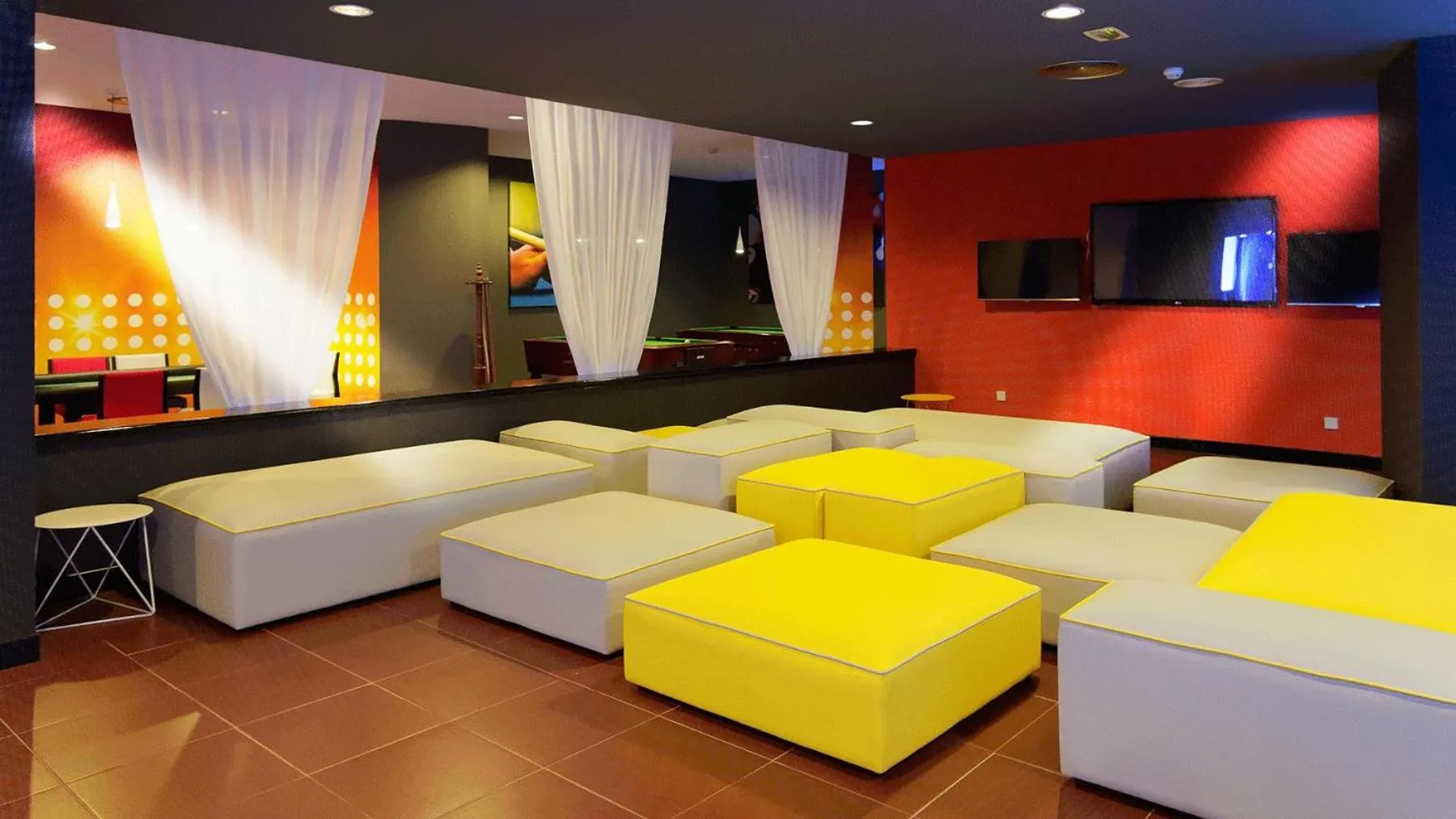 Lounge or bar in Servatur Waikiki