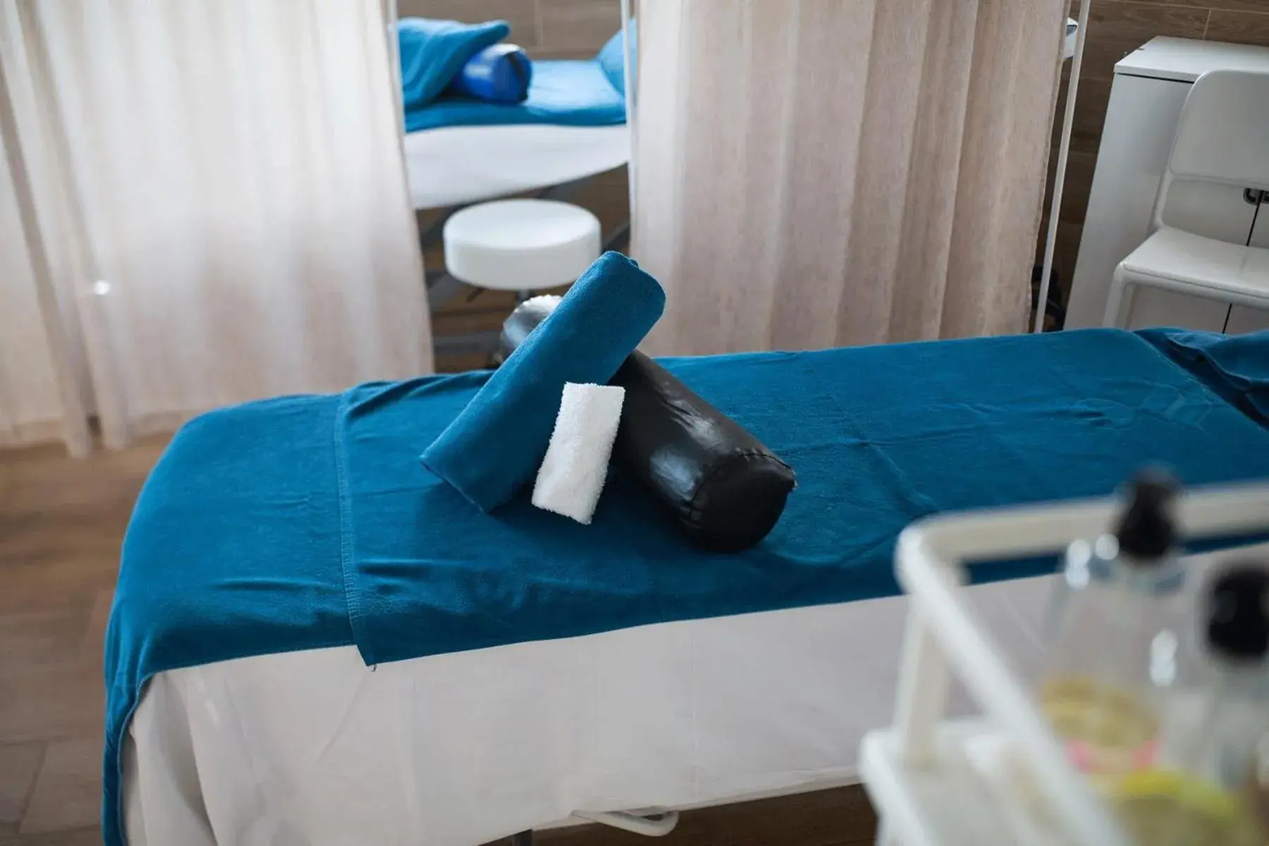 Spa and wellness centre/facilities, Bed in Servatur Waikiki Spa and wellness centre/facilities, Bed in Servatur Waikiki