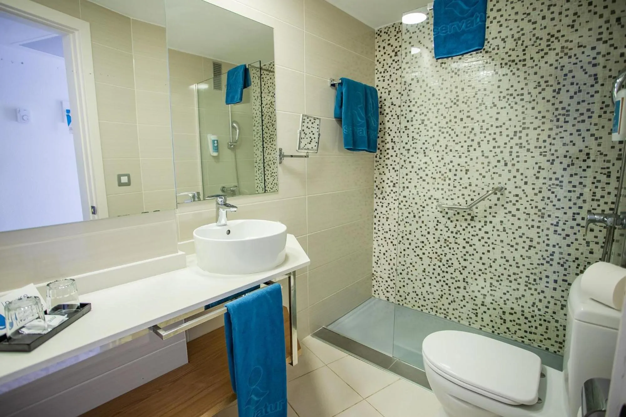 Bathroom in Servatur Waikiki