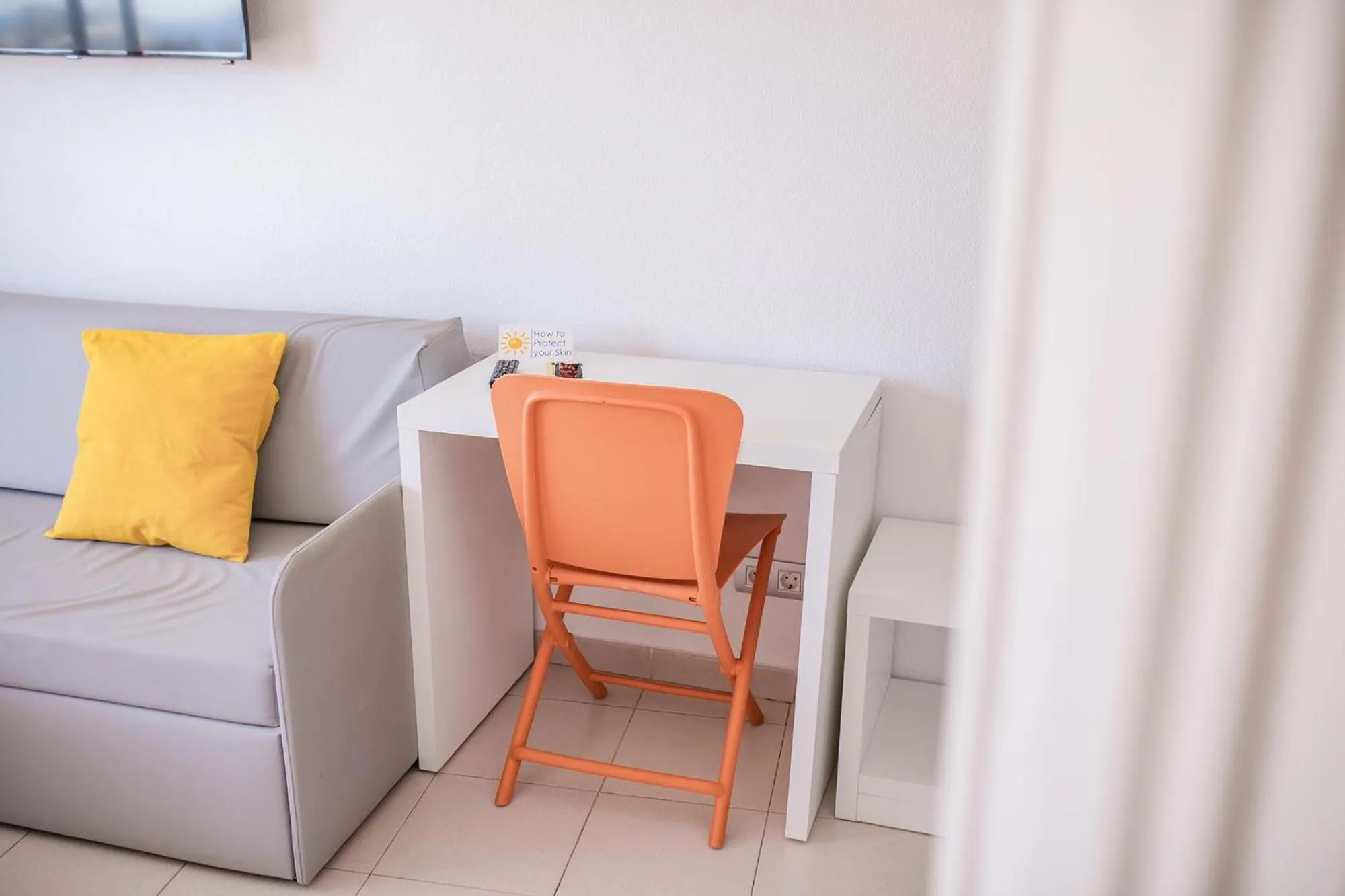 Photo of the whole room in Servatur Waikiki