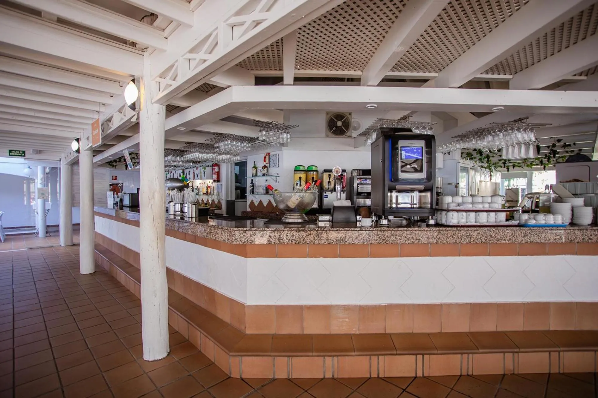 Lounge or bar in Servatur Waikiki