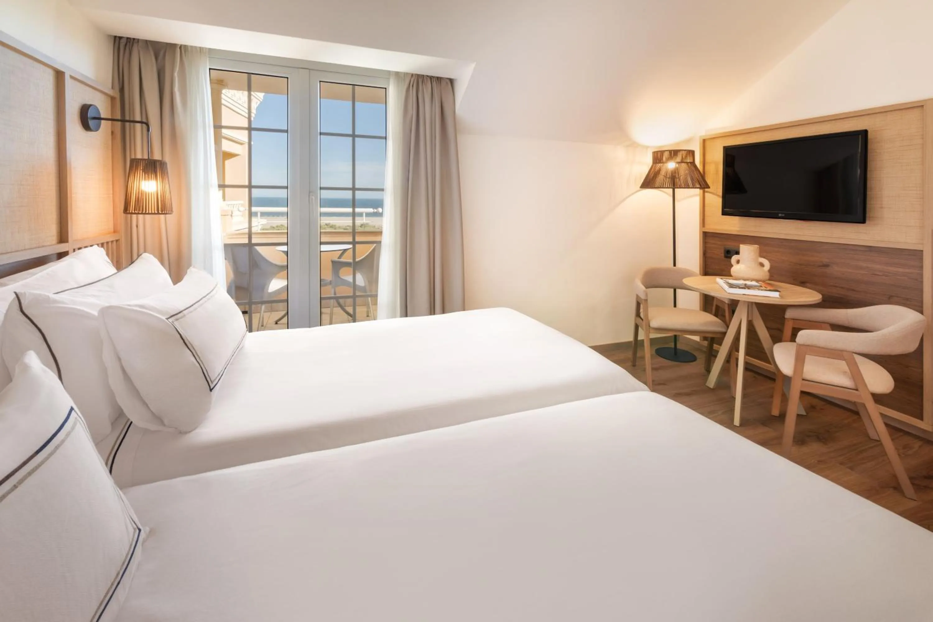 Property building, Bed in Meliá Isla Canela