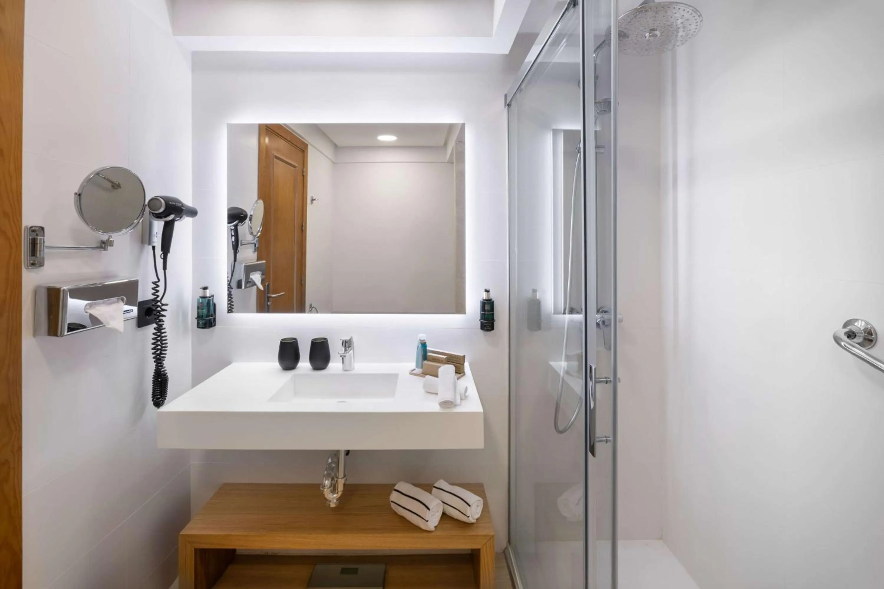 Shower in Meliá Isla Canela