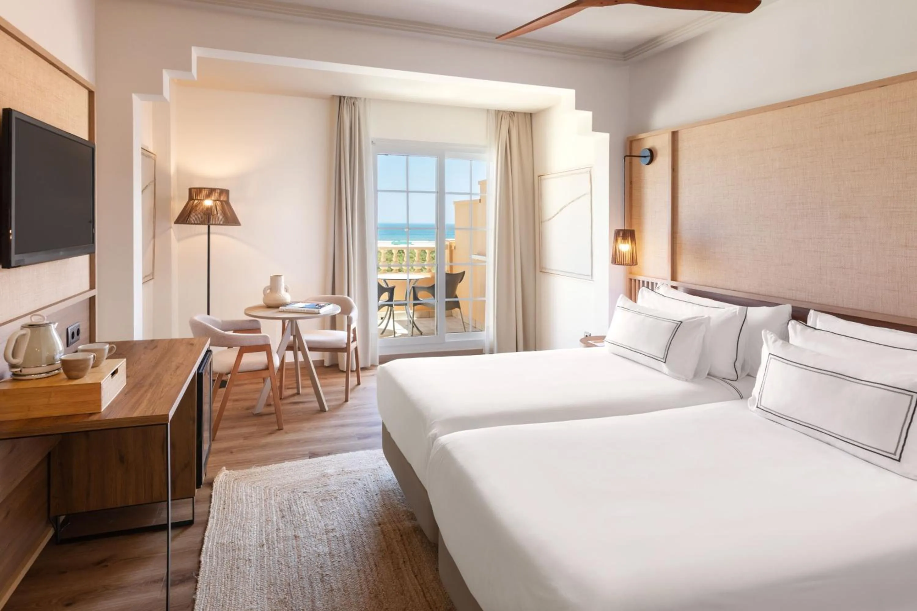 Property building, Bed in Meliá Isla Canela