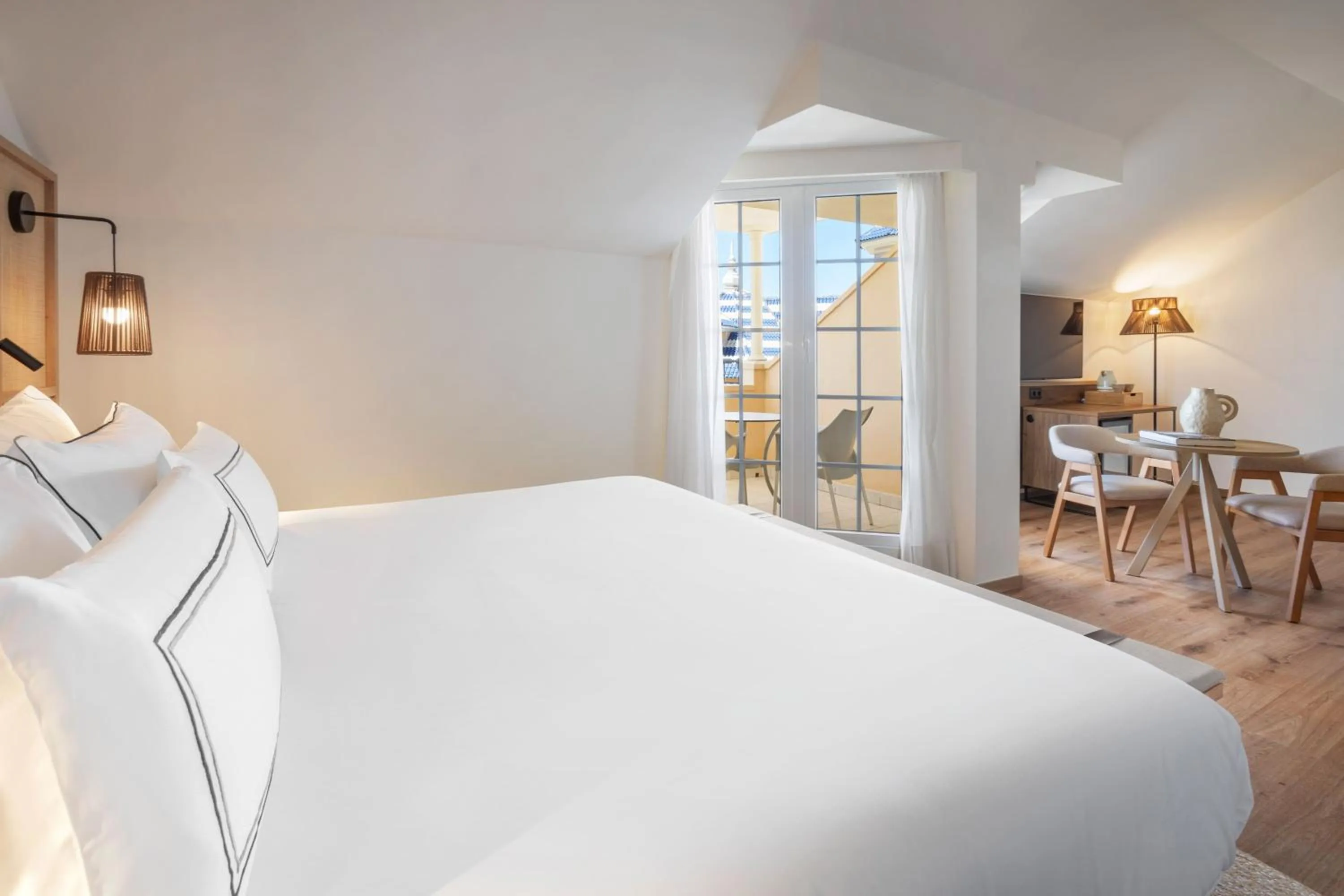 Property building, Bed in Meliá Isla Canela