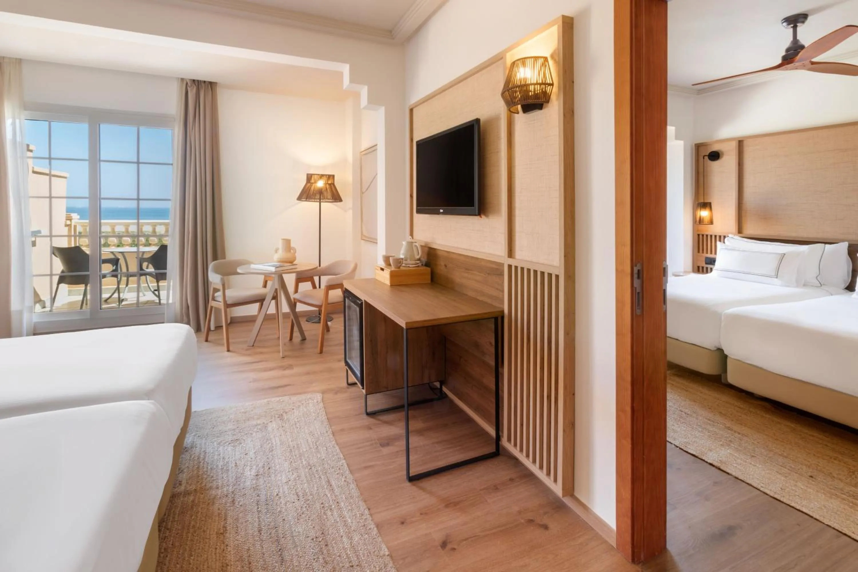 Property building, Bed in Meliá Isla Canela