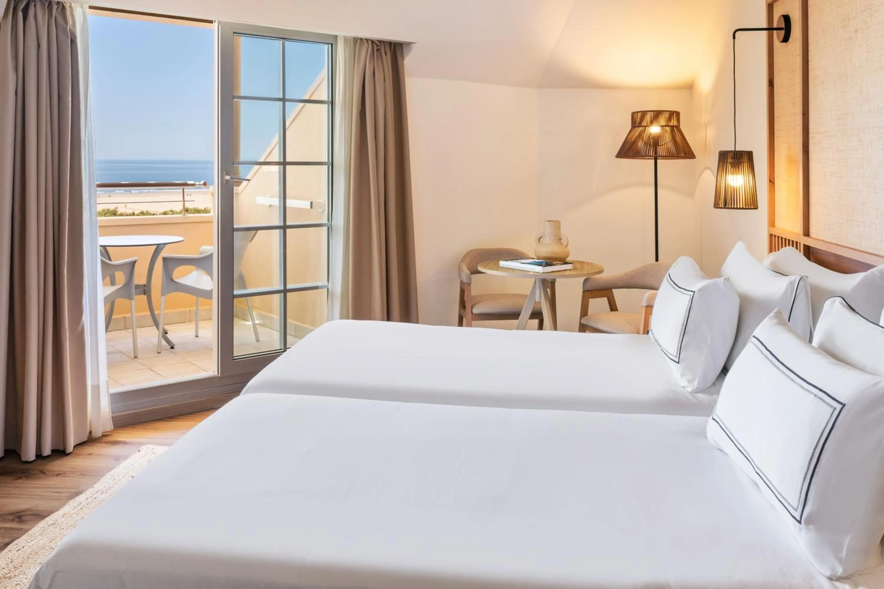 Property building, Bed in Meliá Isla Canela