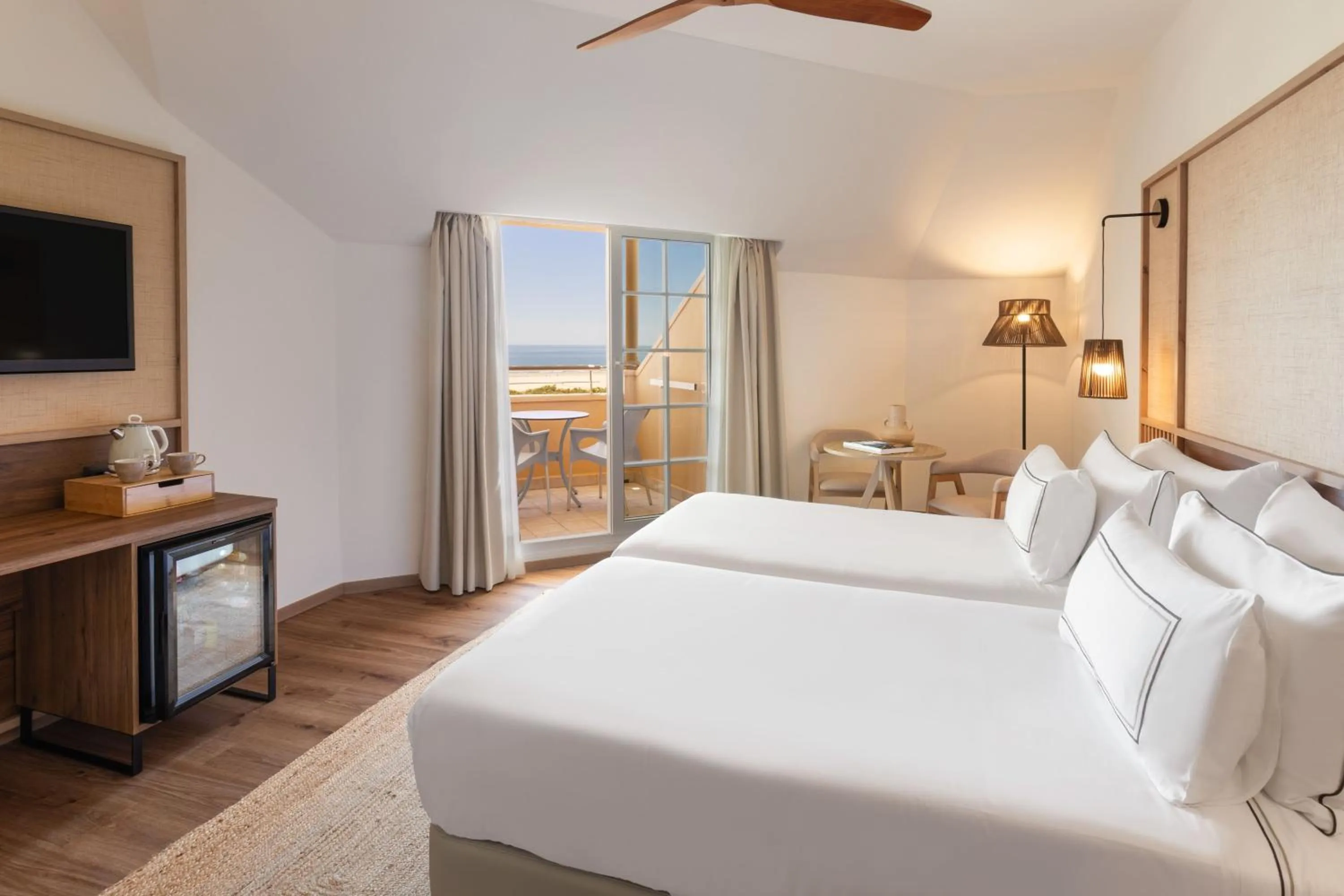 Property building, Bed in Meliá Isla Canela