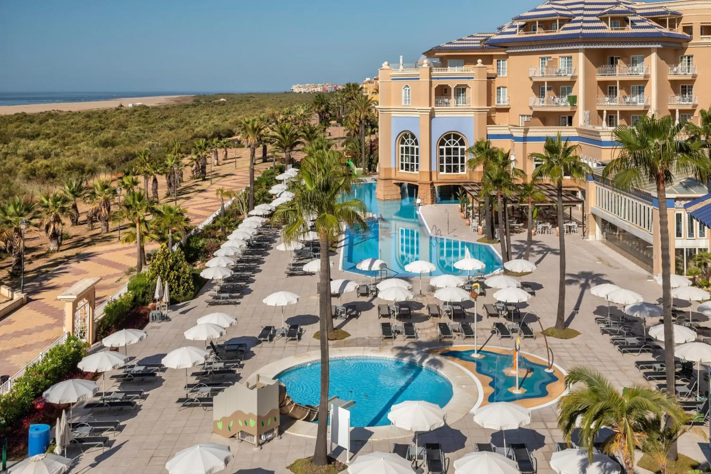 Swimming pool in Meliá Isla Canela Swimming pool in Meliá Isla Canela