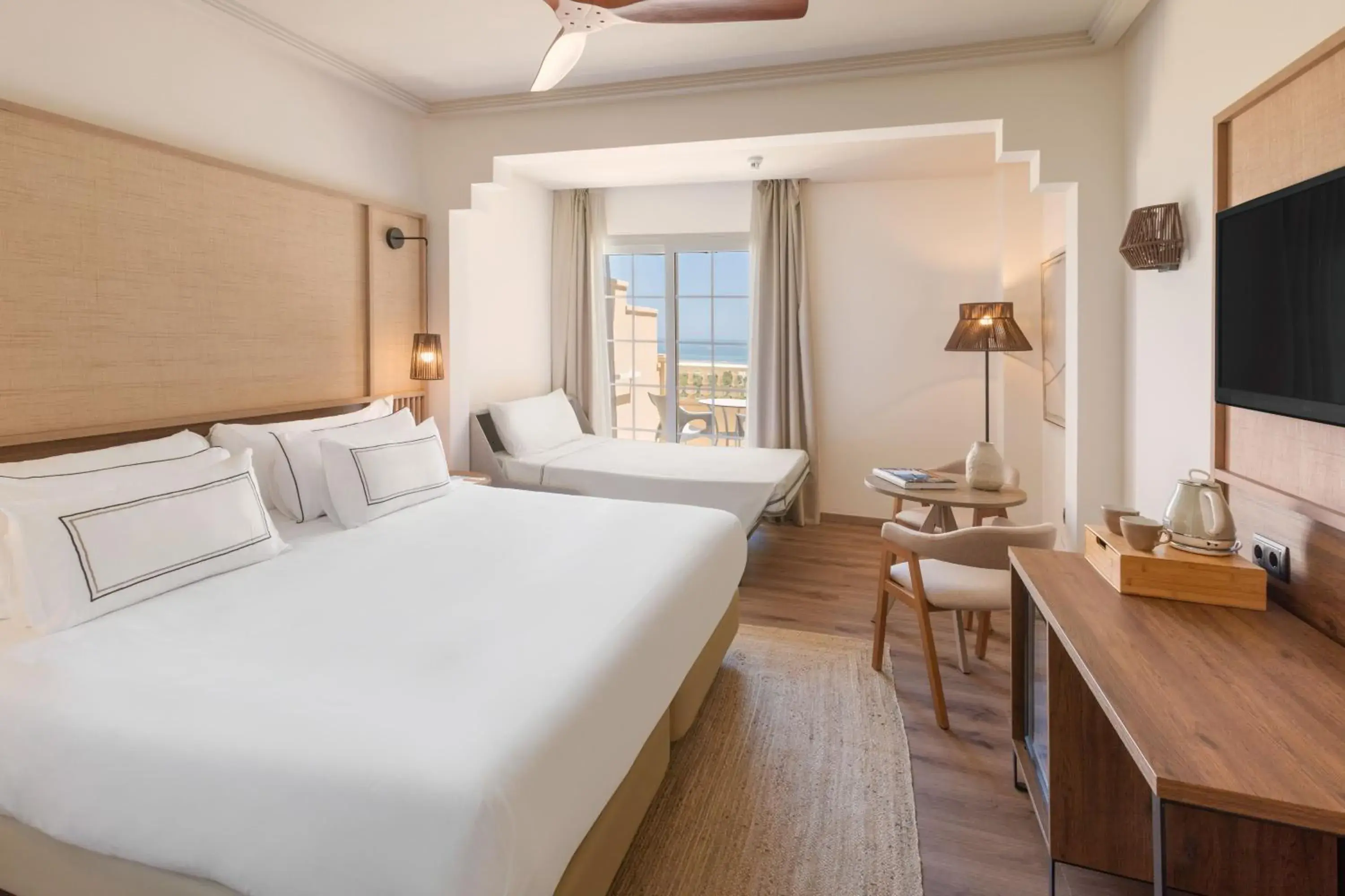 Property building, Bed in Meliá Isla Canela Property building, Bed in Meliá Isla Canela