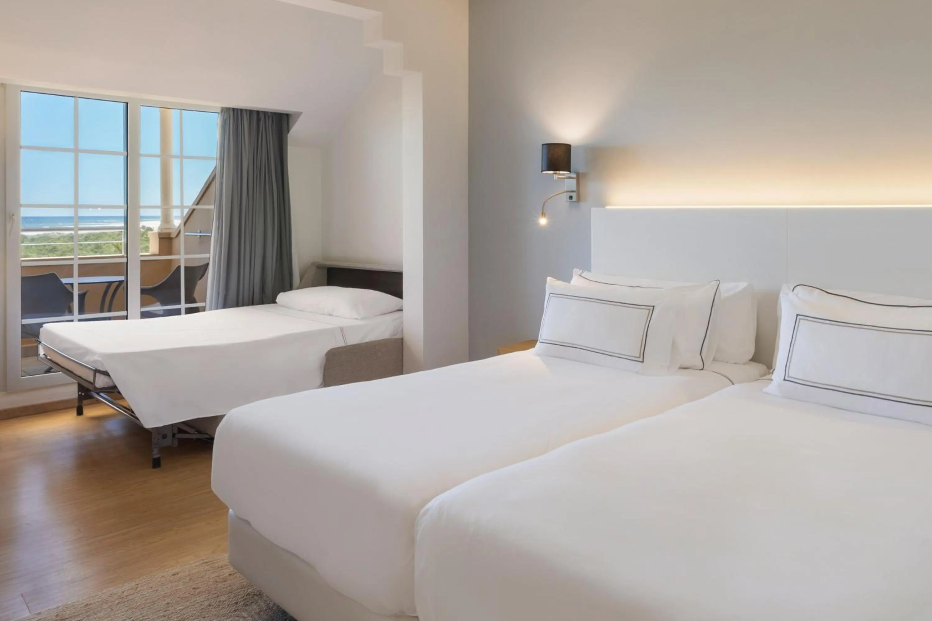 Property building, Bed in Meliá Isla Canela