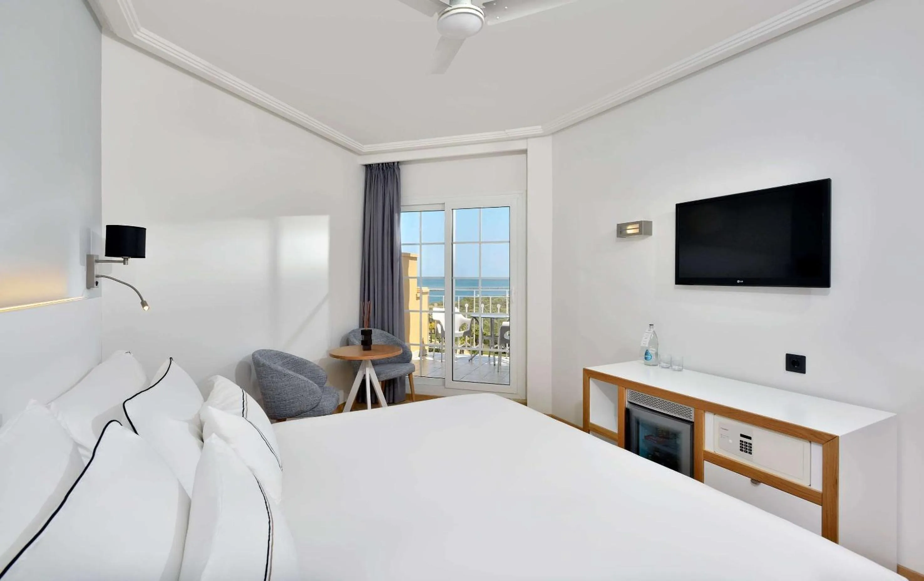 Bedroom, Bed in Meliá Isla Canela