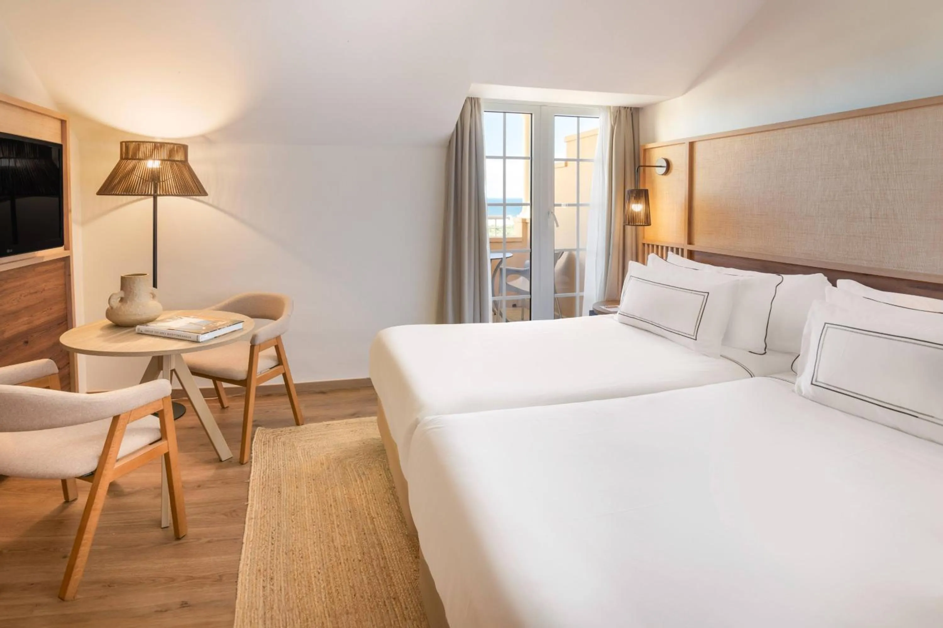 Property building, Bed in Meliá Isla Canela