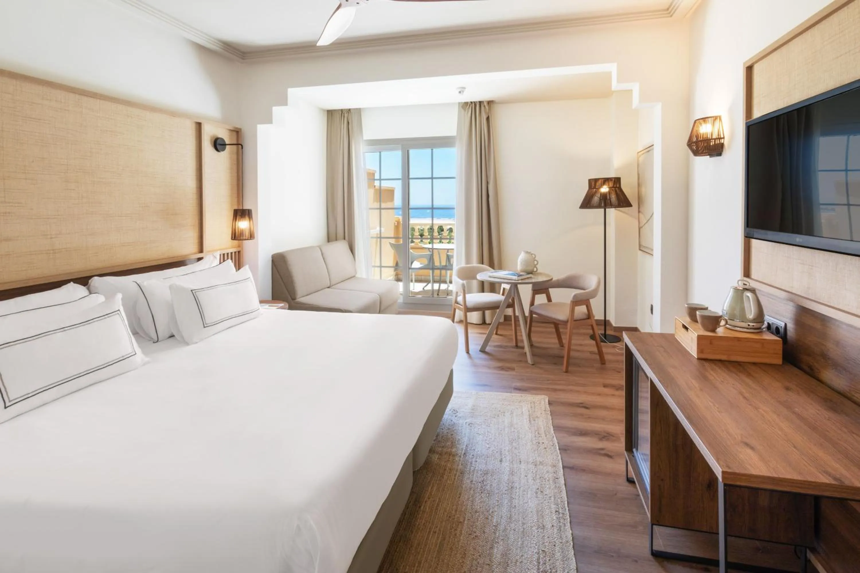 Property building, Bed in Meliá Isla Canela