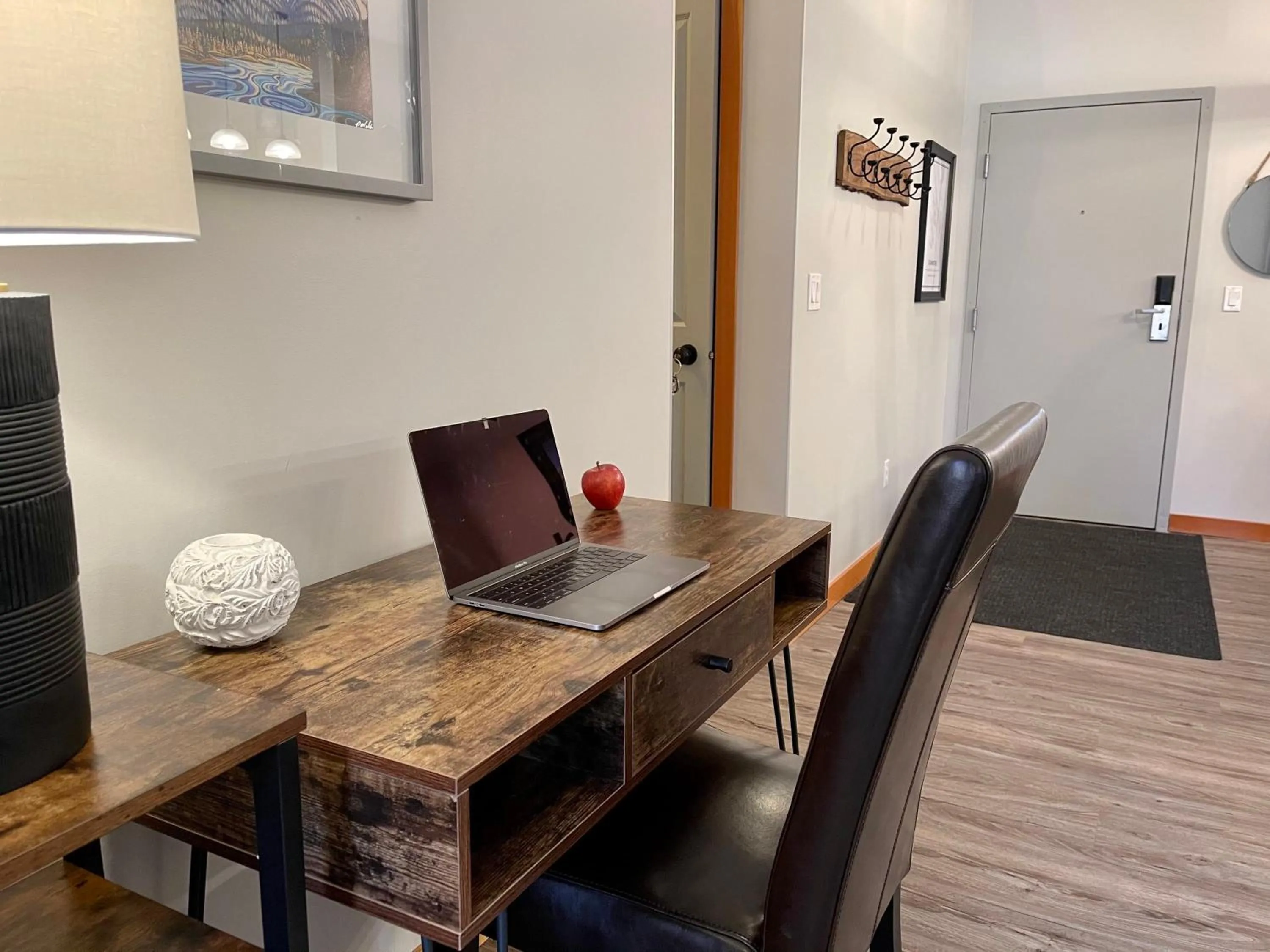 Newly Renovated Grizzly Lodge, Spacious 3BR 2BA with open pool, hot tub