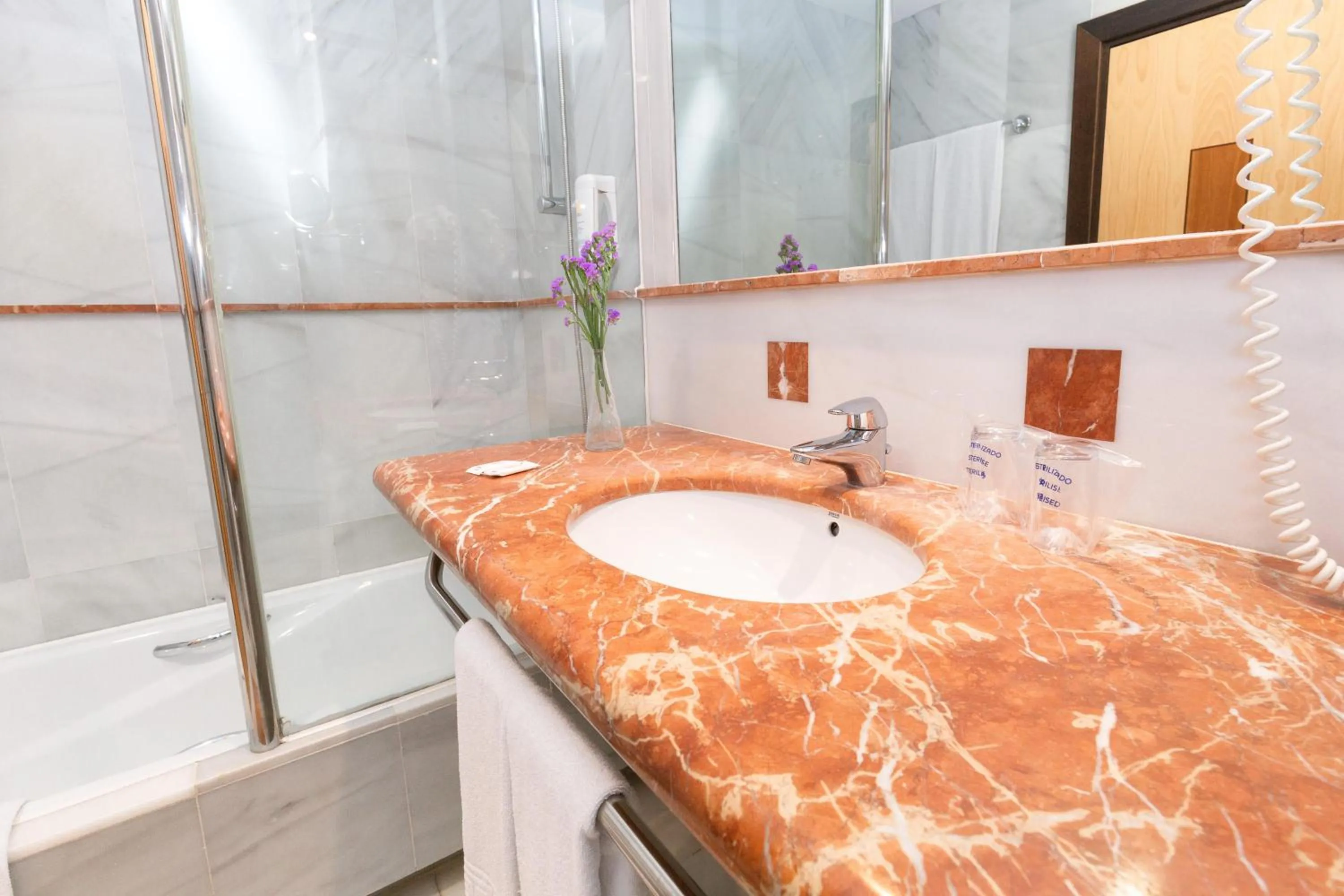 Bathroom in R2 Hotel Pajara Beach