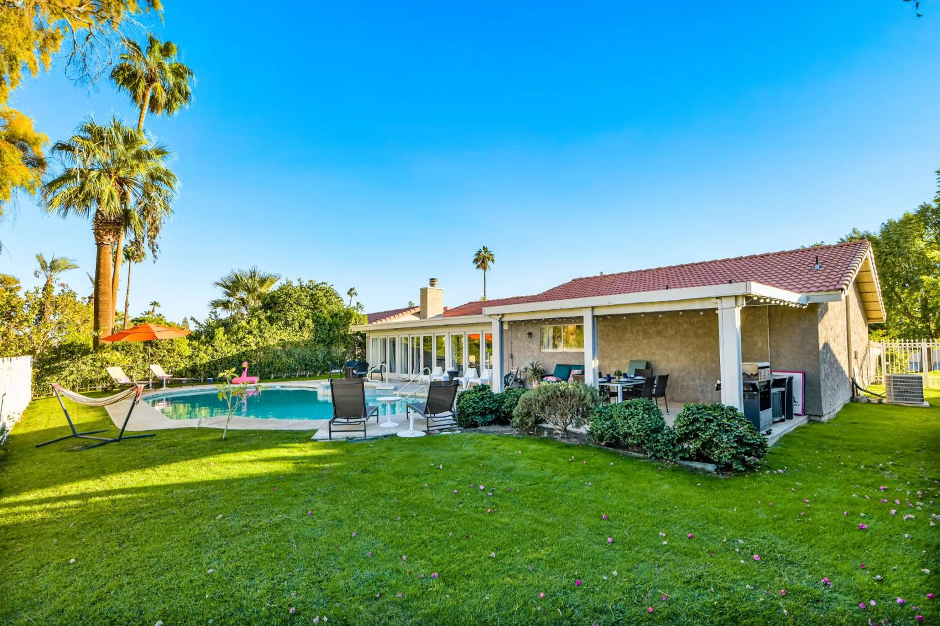 Desert Pool House: Sun, Swim, Sip & Stay
