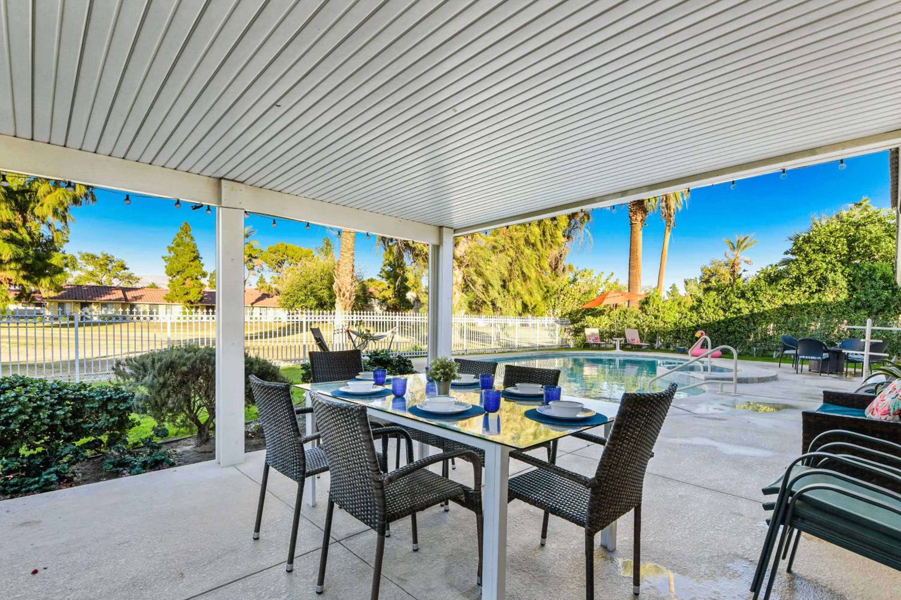 Desert Pool House: Sun, Swim, Sip & Stay