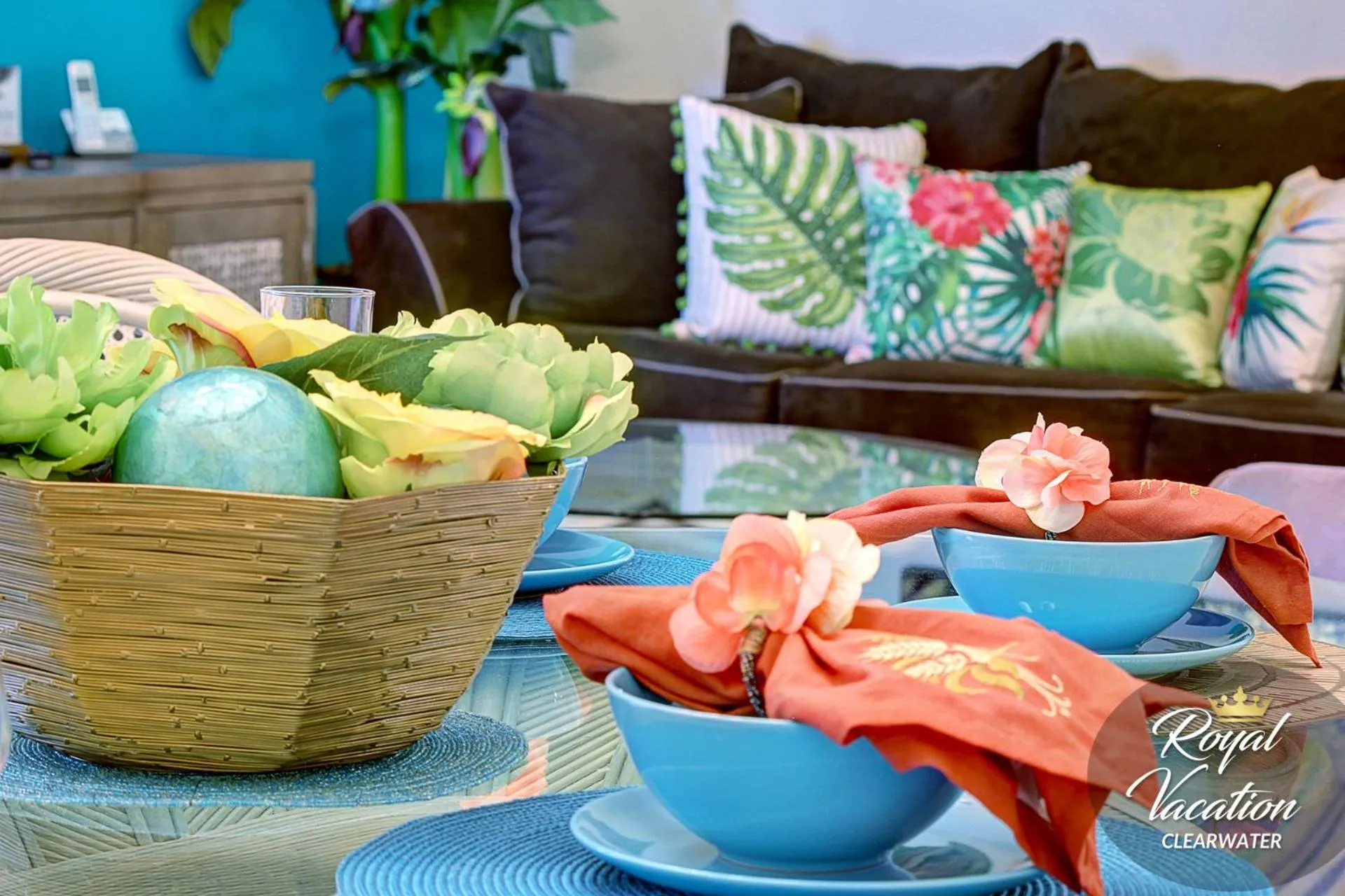 Dining area in Royal Tropical at Avalon Clearwater - Pool & Free Parking - 10 Min Drive to Clearwater Beach
