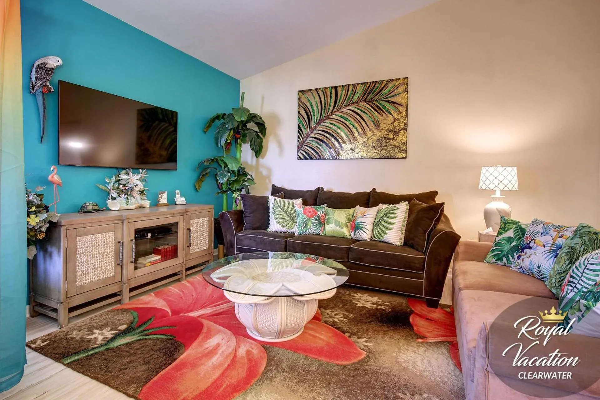 TV and multimedia in Royal Tropical at Avalon Clearwater - Pool & Free Parking - 10 Min Drive to Clearwater Beach